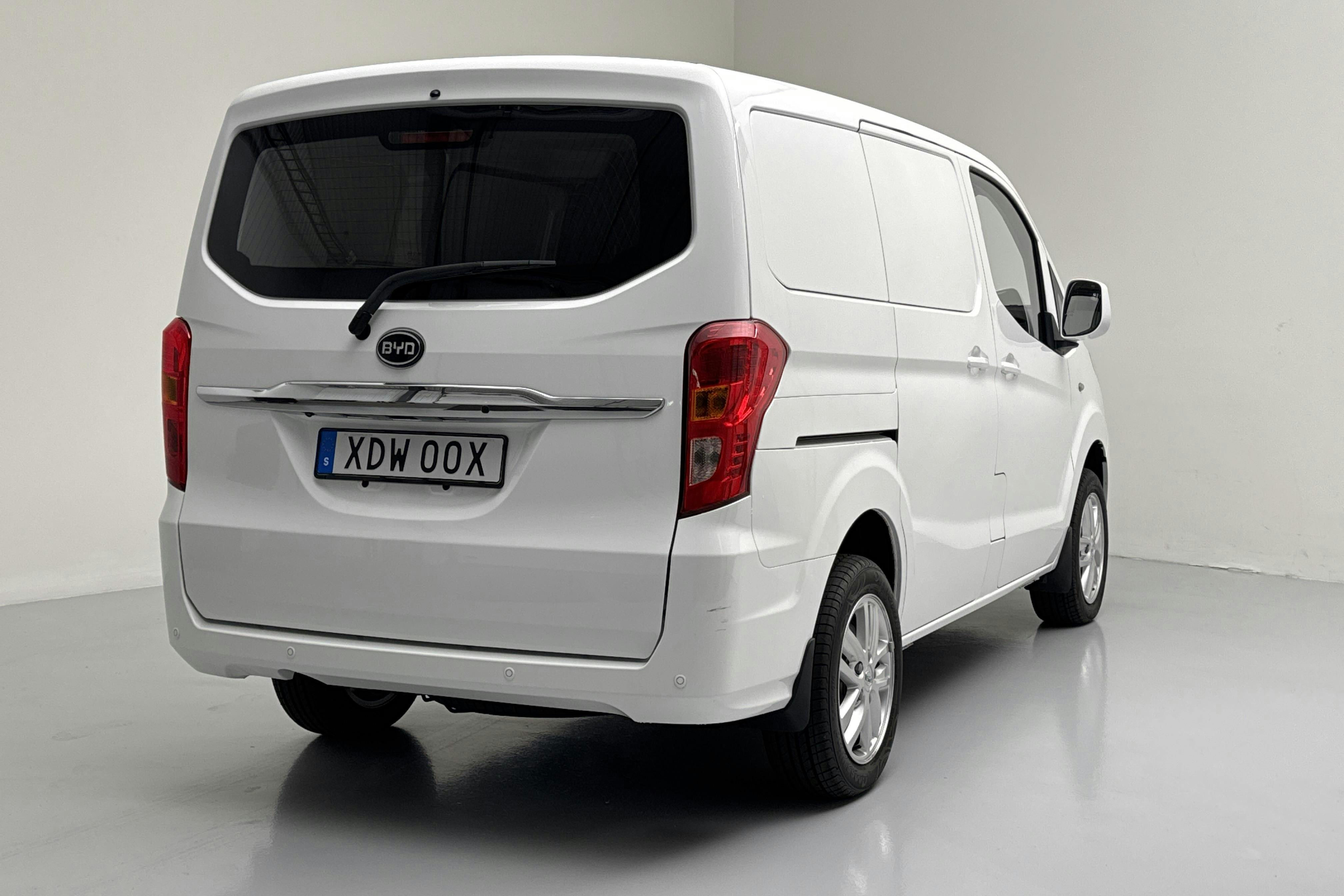 BYD eTP3 45kWh (100hk) - 140 km - Automaatne - valge - 2022