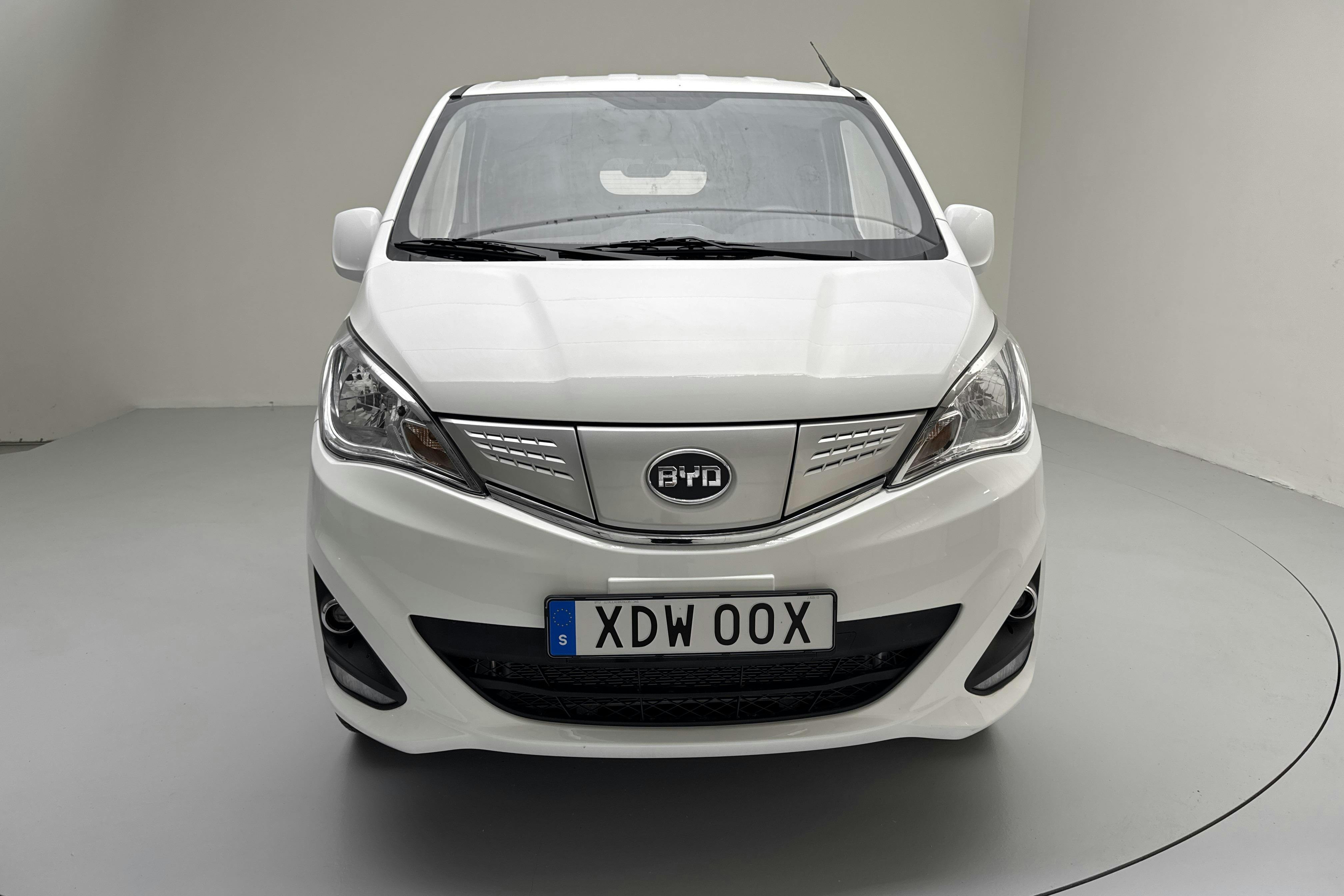 BYD eTP3 45kWh (100hk) - 140 km - Automaatne - valge - 2022