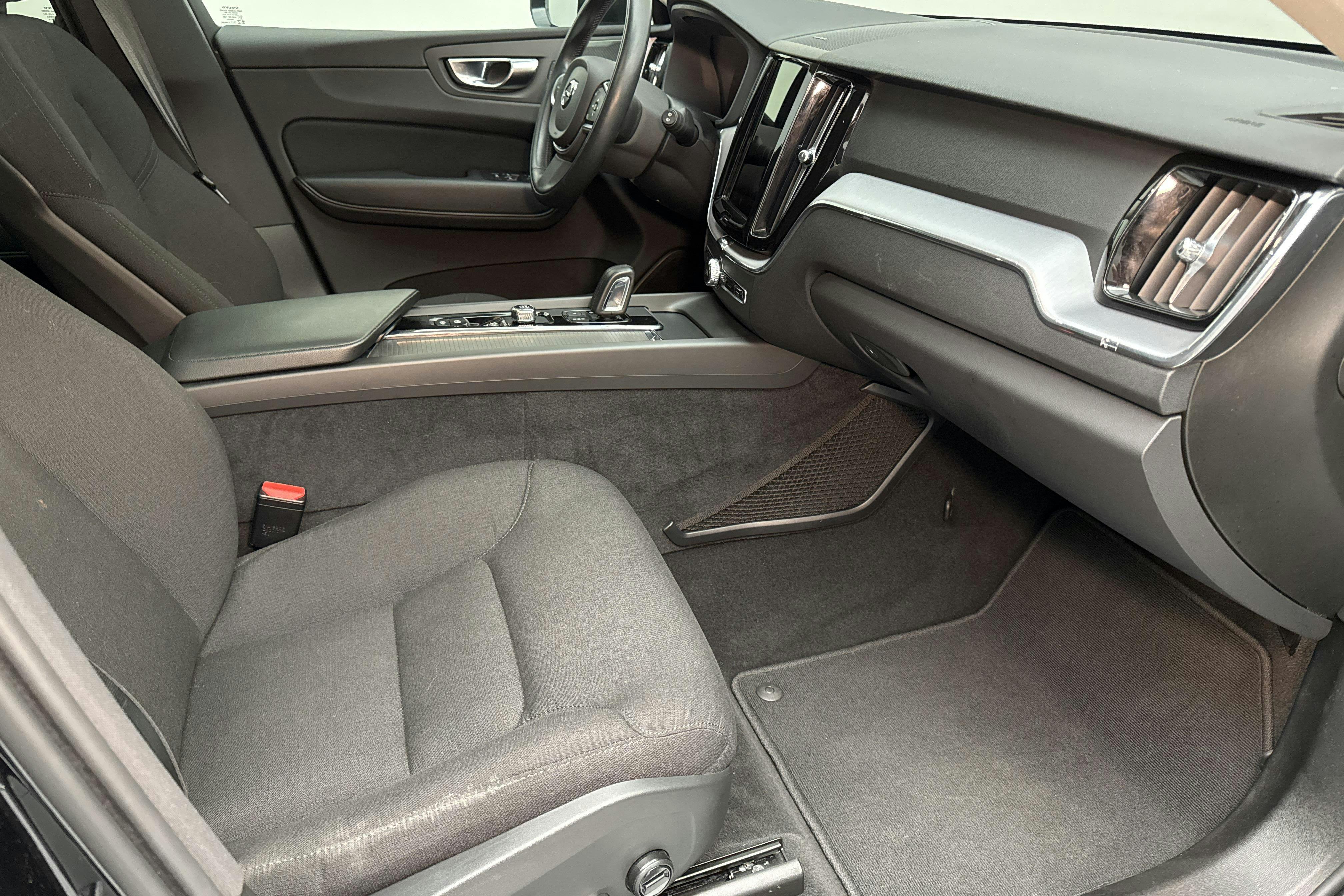 Volvo XC60 T6 AWD Recharge (340hk) - 68 040 km - Automatyczna - czarny - 2021