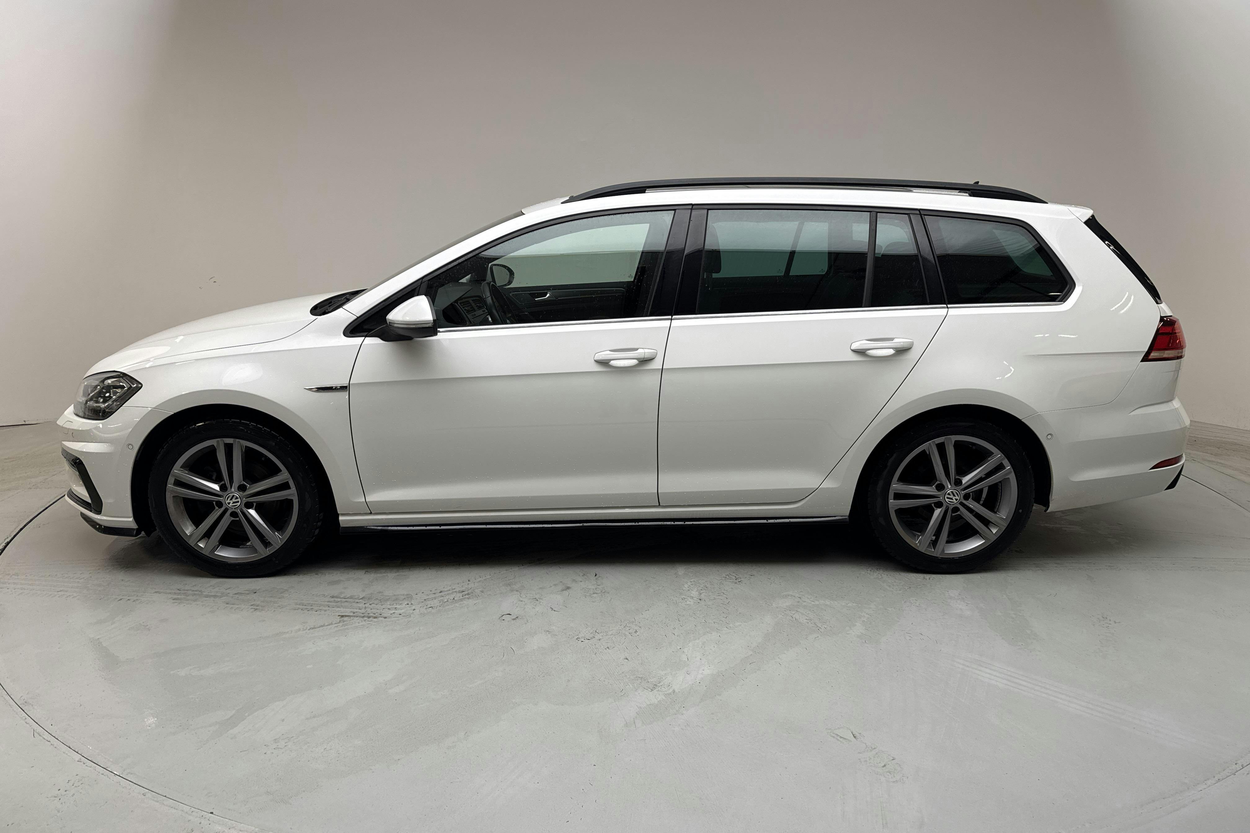 VW Golf VII 1.5 TSI Sportscombi (150hk) - 13 816 mil - Manuell - vit - 2020