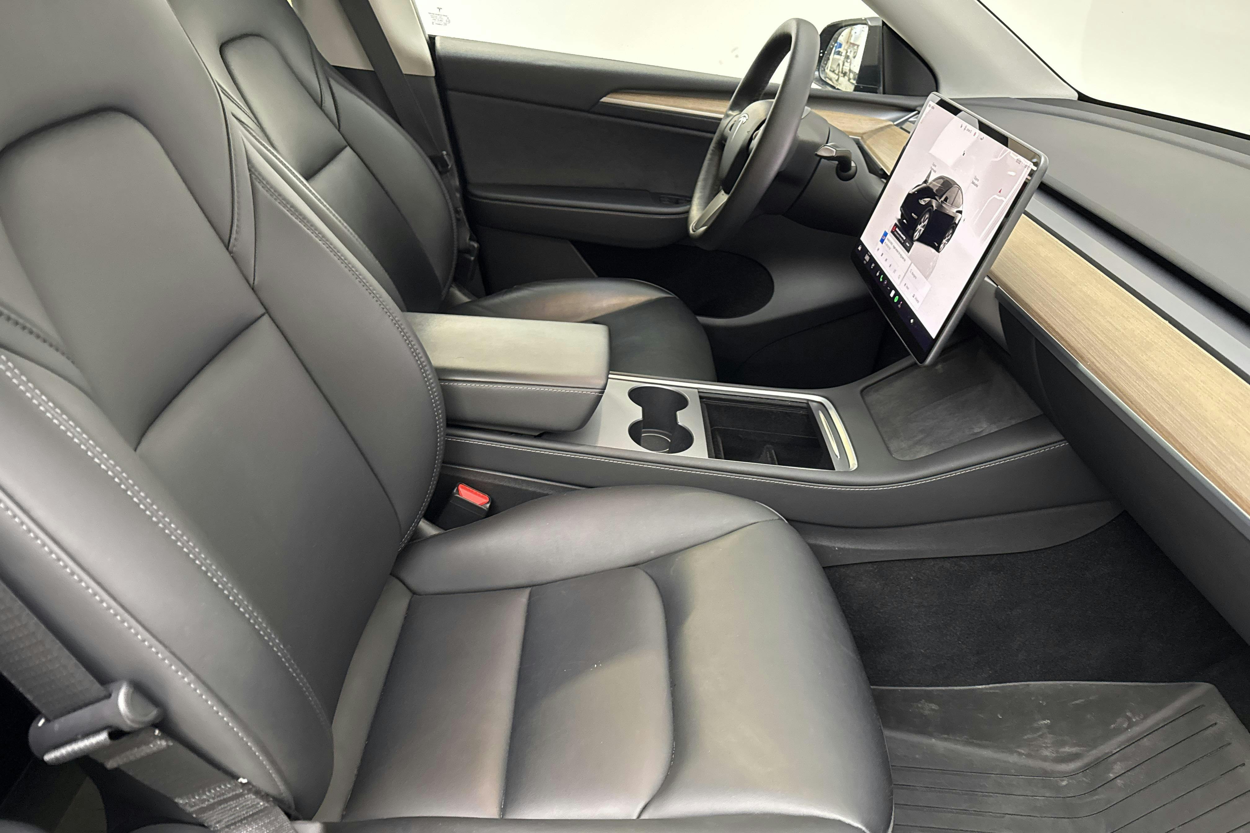Tesla Model Y Long Range Dual Motor AWD - 120 250 km - Automaatne - must - 2022