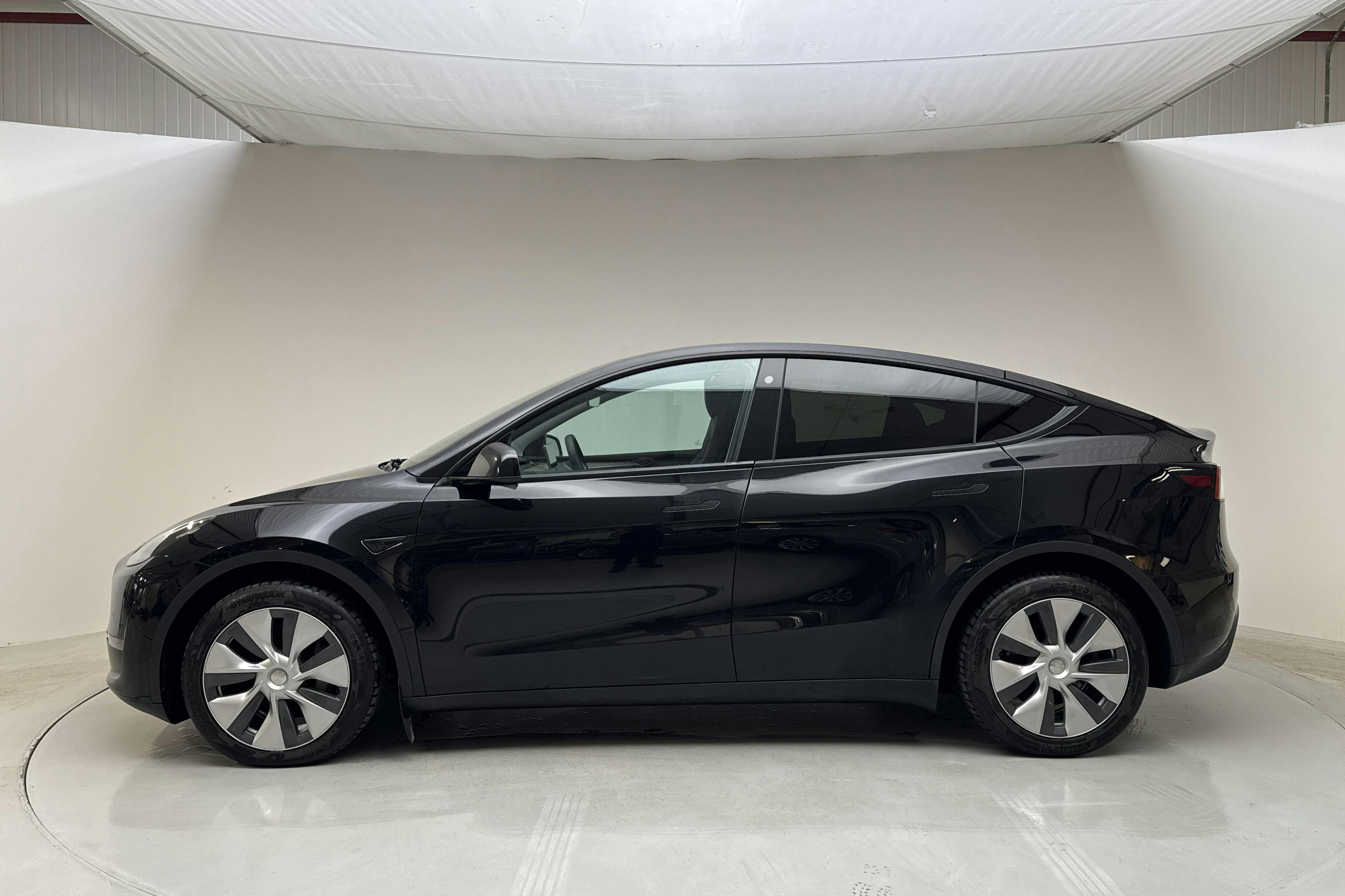 Tesla Model Y Long Range Dual Motor AWD - 120 250 km - Automatic - black - 2022