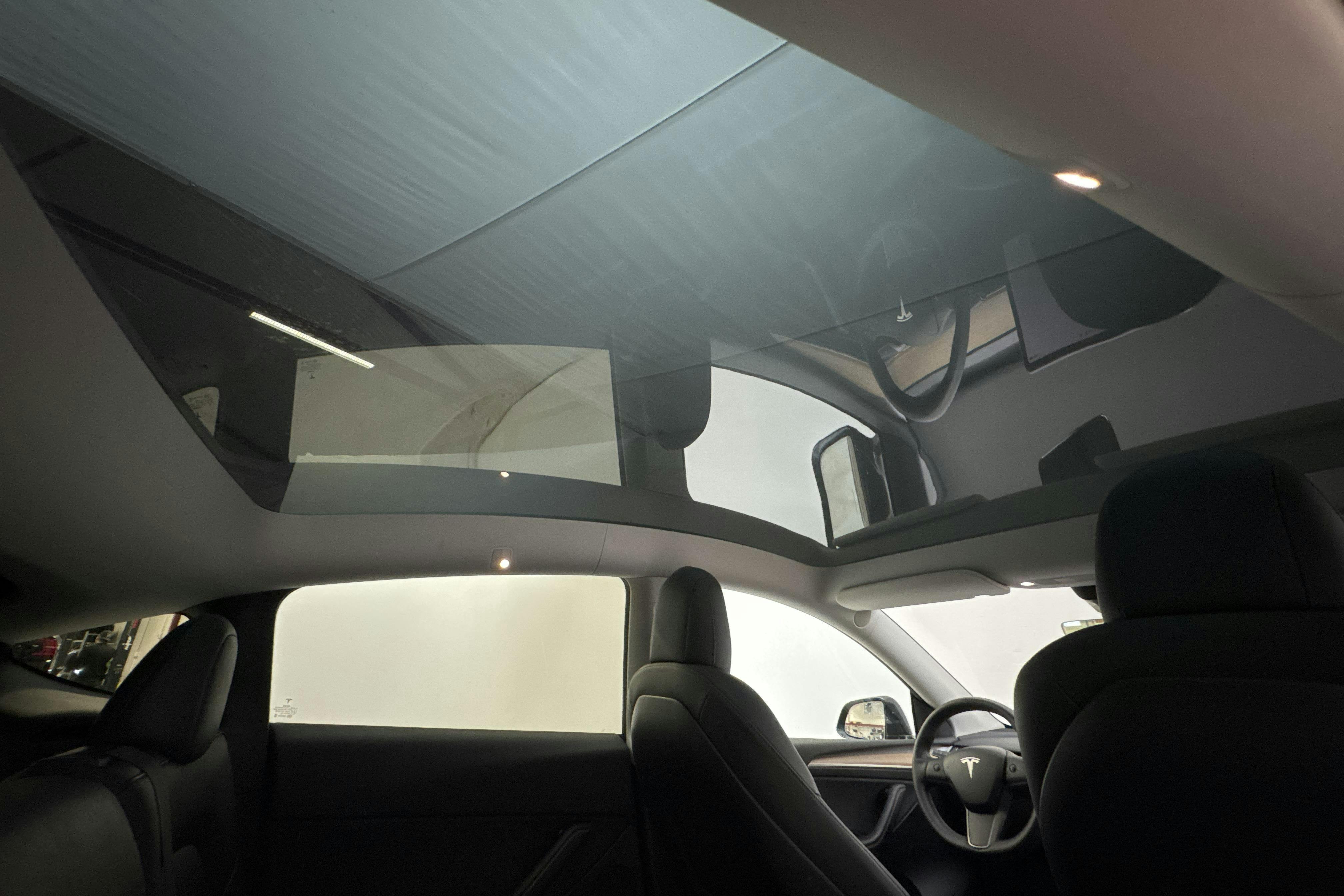 Tesla Model Y Long Range Dual Motor AWD - 120 250 km - Automaatne - must - 2022