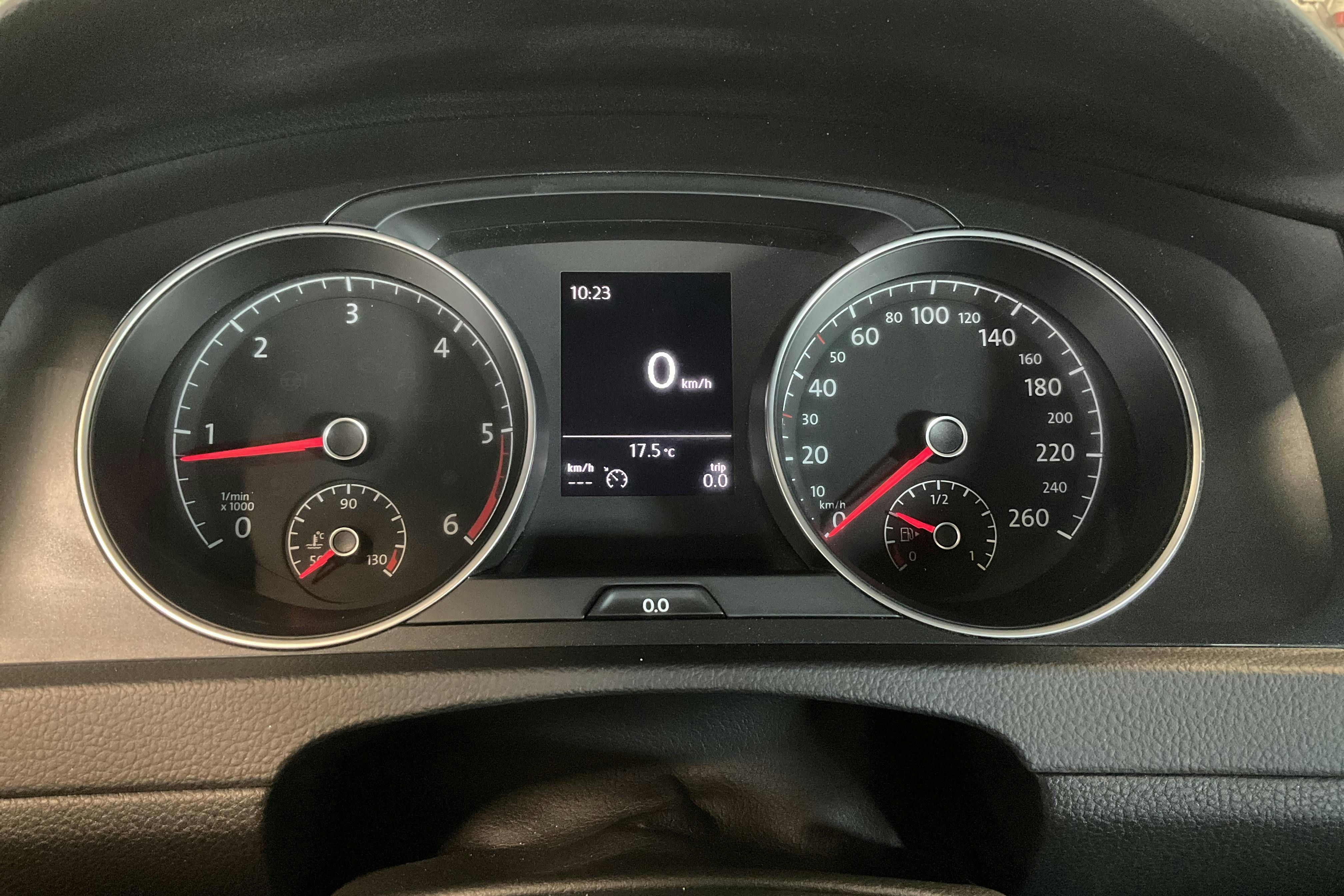 VW Golf VII 1.6 TDI Sportscombi (115hk) - 130 220 km - Manual - white - 2018