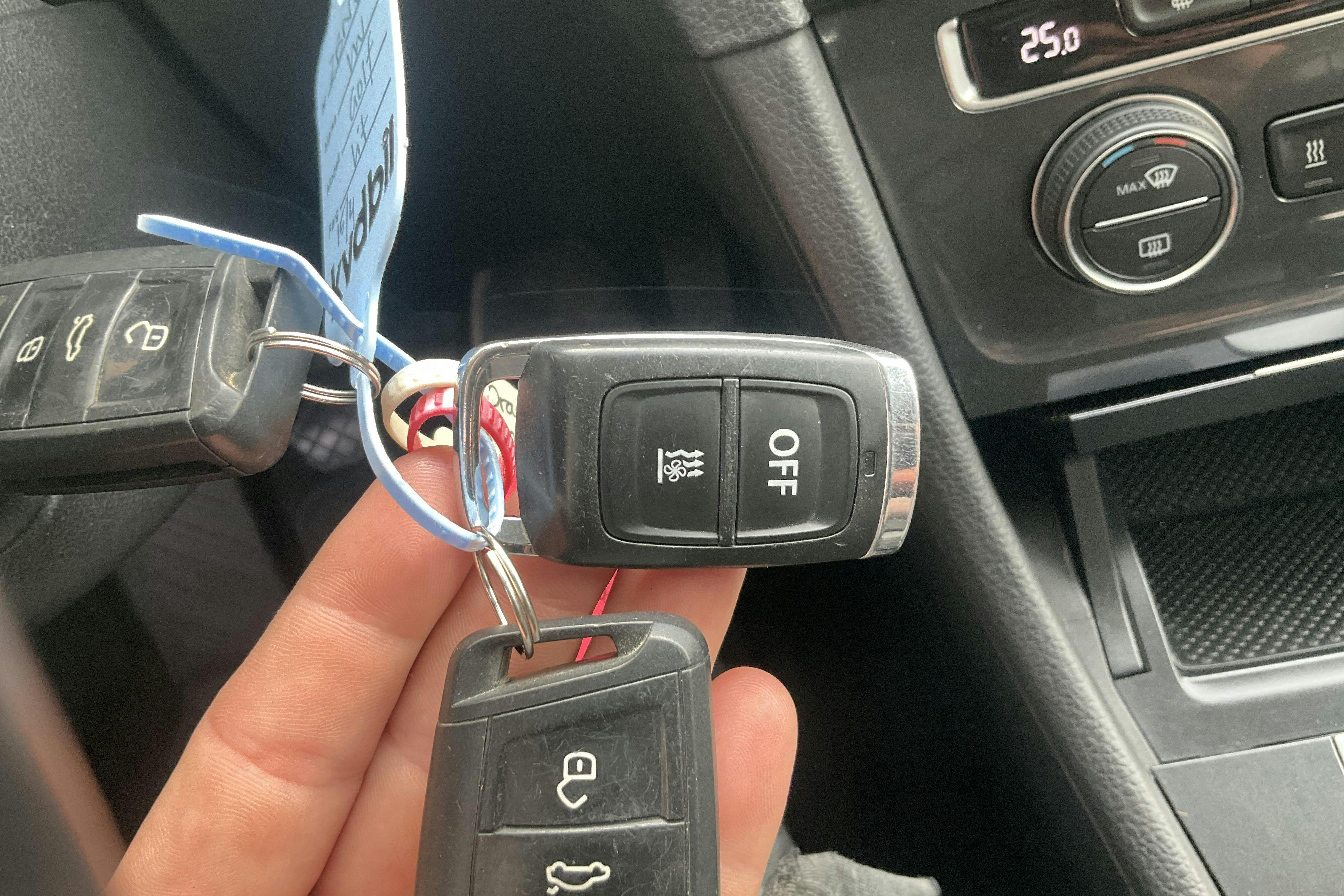 VW Golf VII 1.6 TDI Sportscombi (115hk) - 130 220 km - Manual - white - 2018