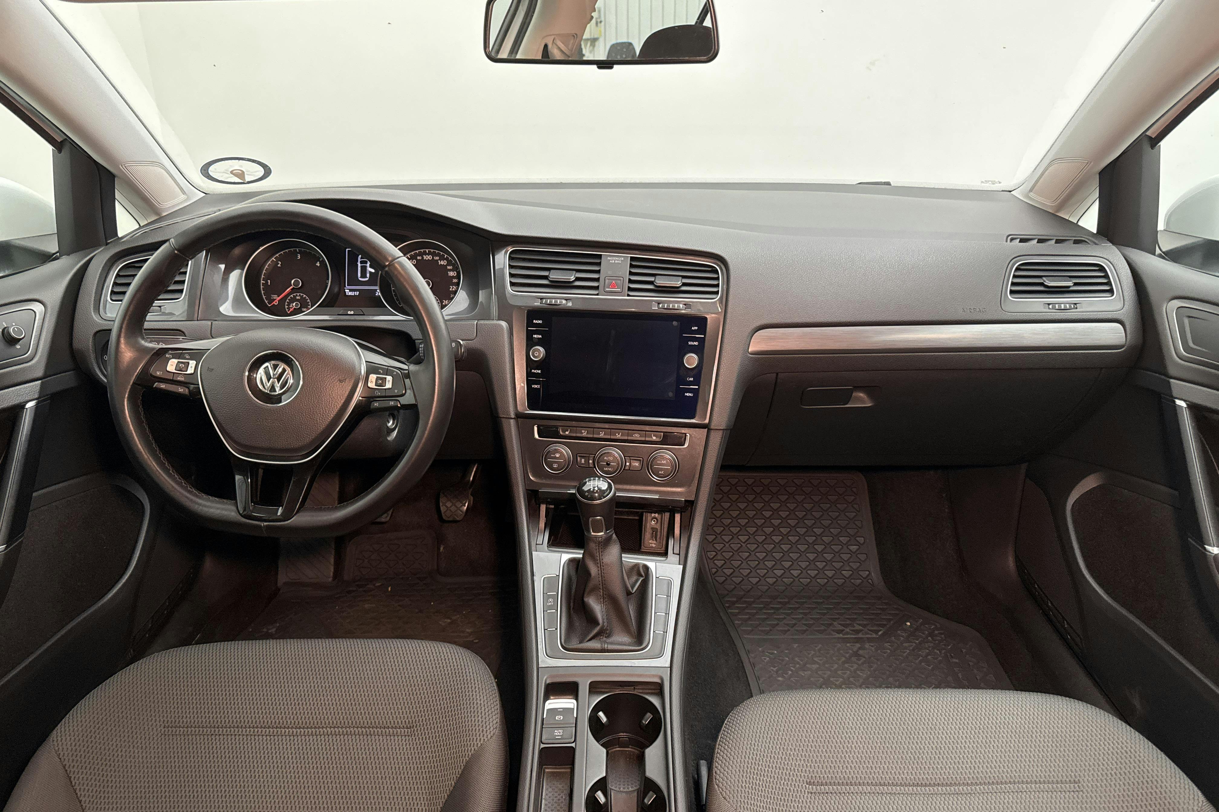 VW Golf VII 1.6 TDI Sportscombi (115hk) - 130 220 km - Manual - white - 2018