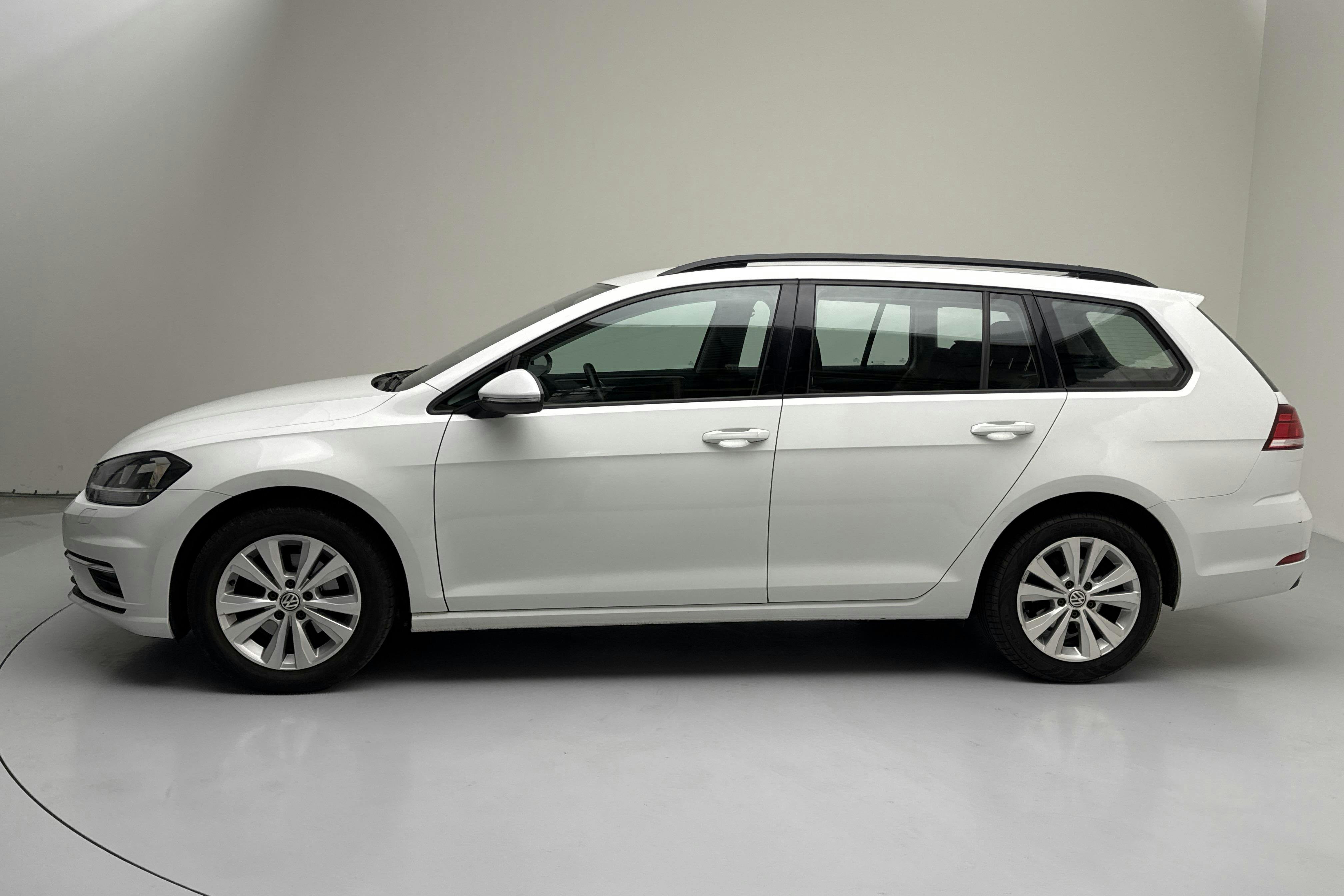 VW Golf VII 1.6 TDI Sportscombi (115hk) - 130 220 km - Manual - white - 2018