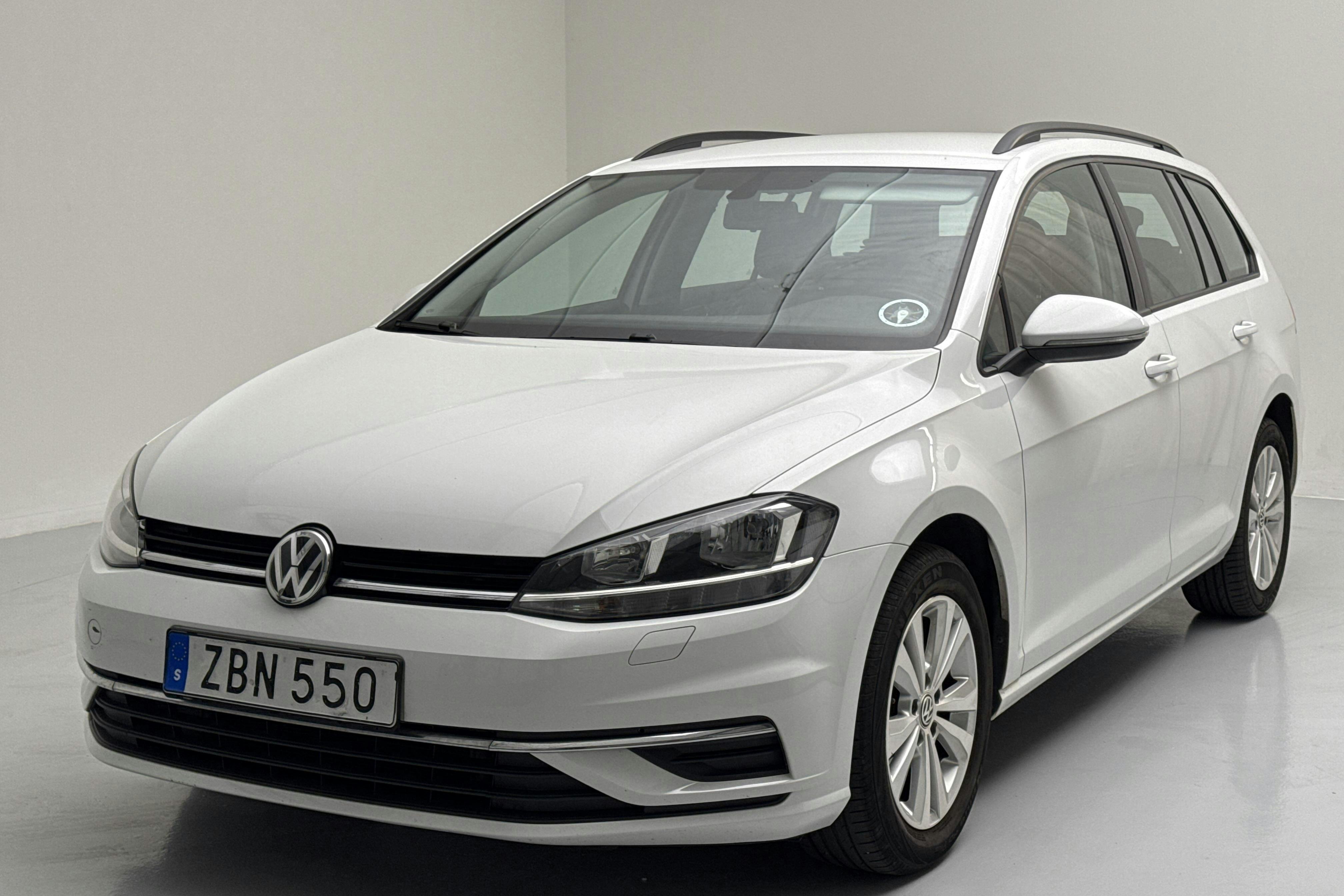 VW Golf VII 1.6 TDI Sportscombi (115hk) - 130 220 km - Manual - white - 2018