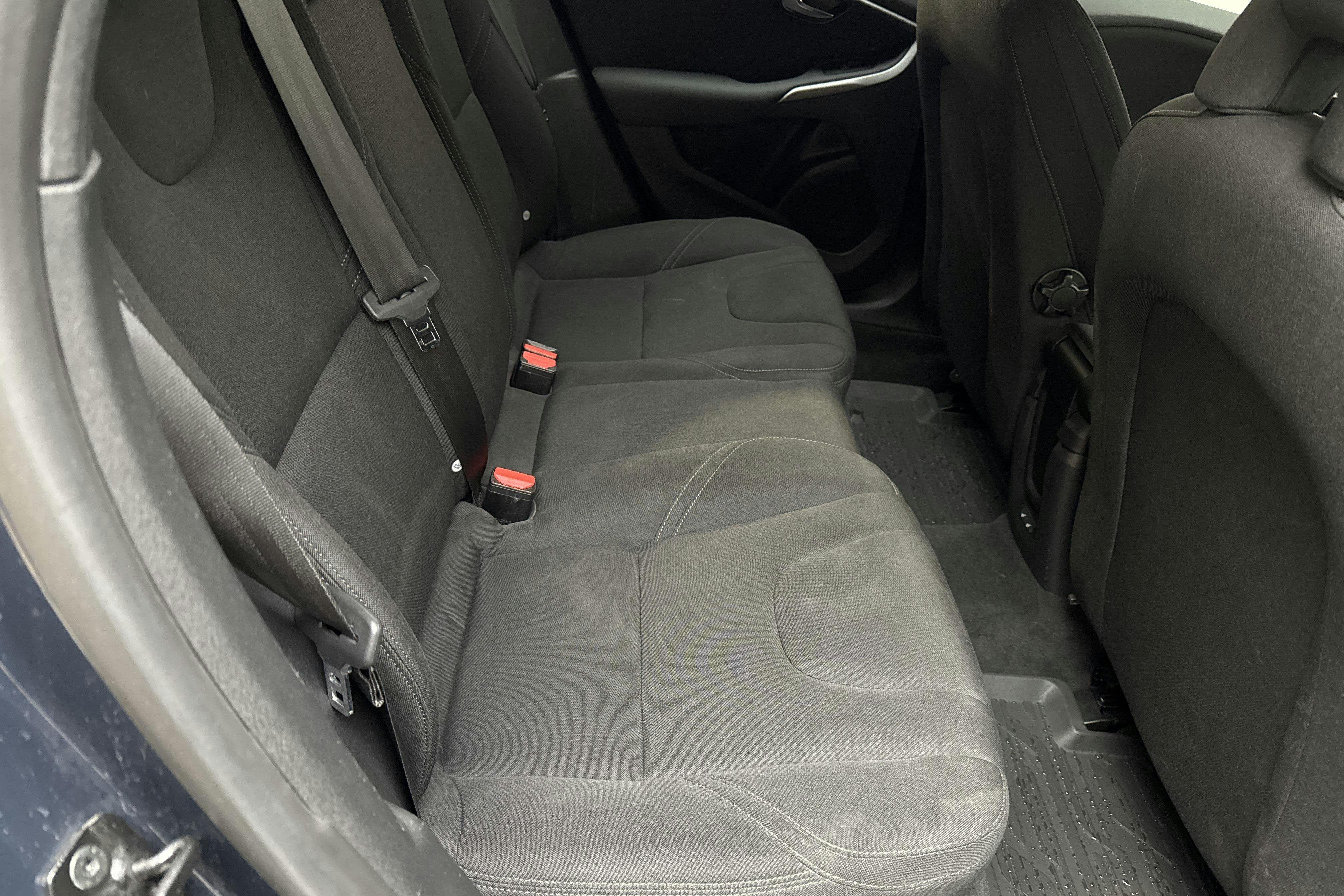 Volvo V40 D2 (115hk) - 122 110 km - Manual - blue - 2013