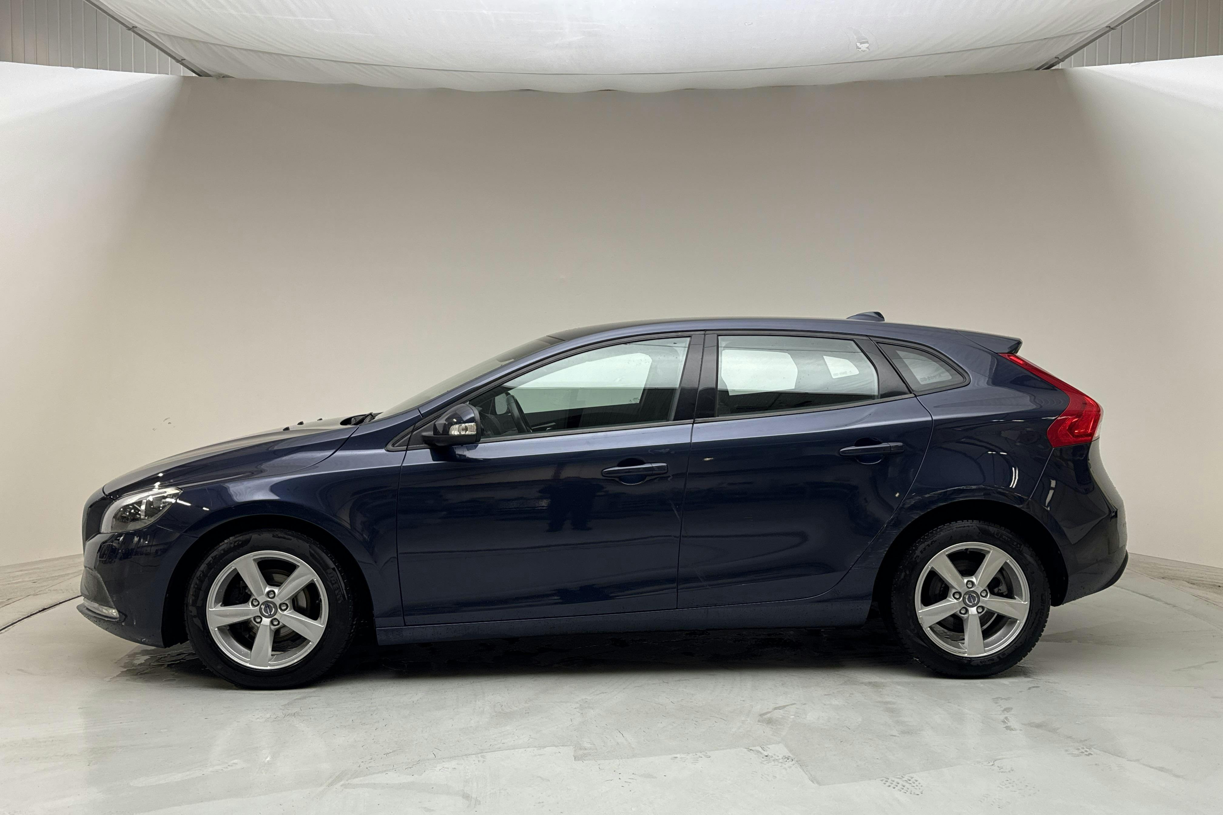 Volvo V40 D2 (115hk) - 122 110 km - Manual - blue - 2013