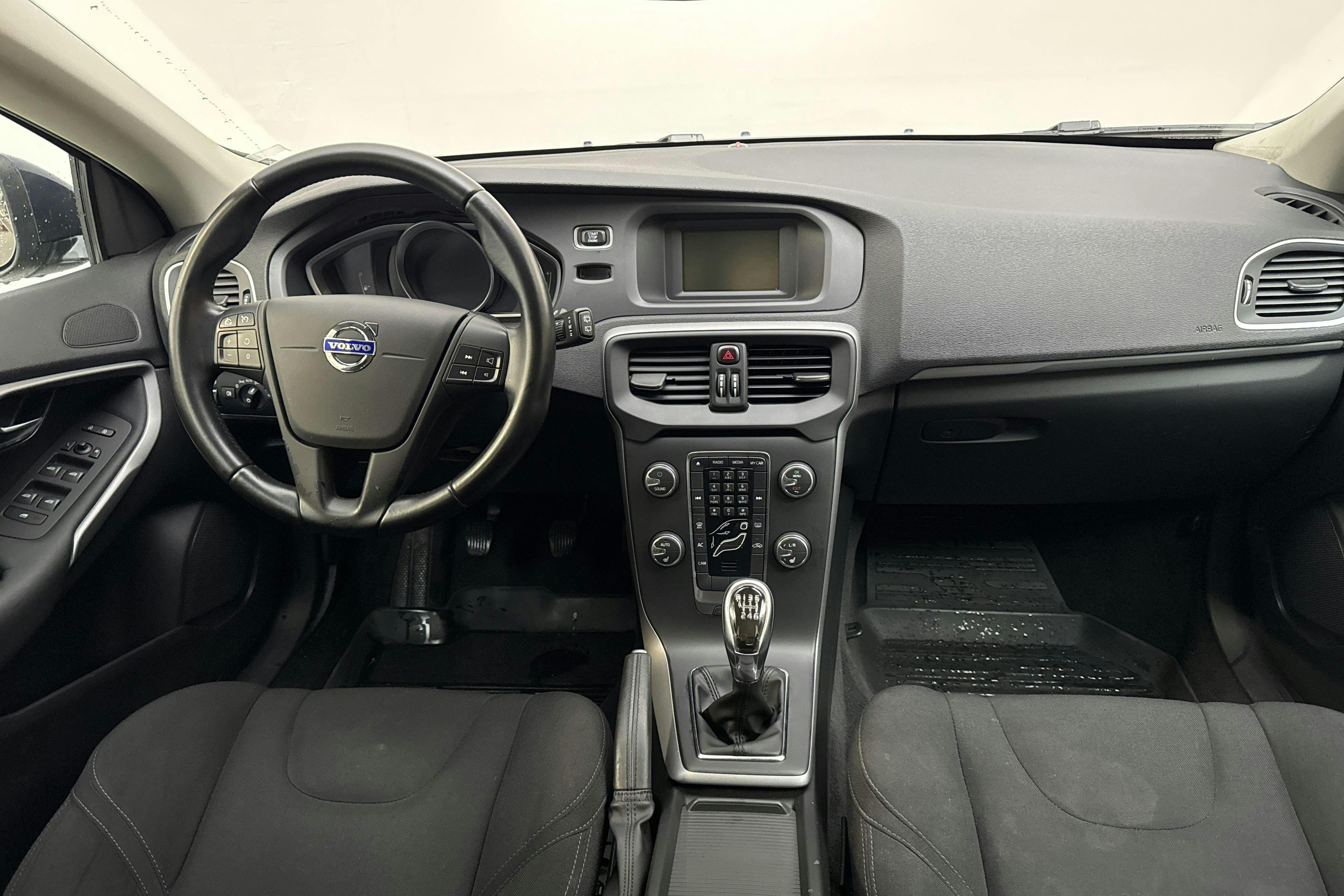 Volvo V40 D2 (115hk) - 122 110 km - Manual - blue - 2013