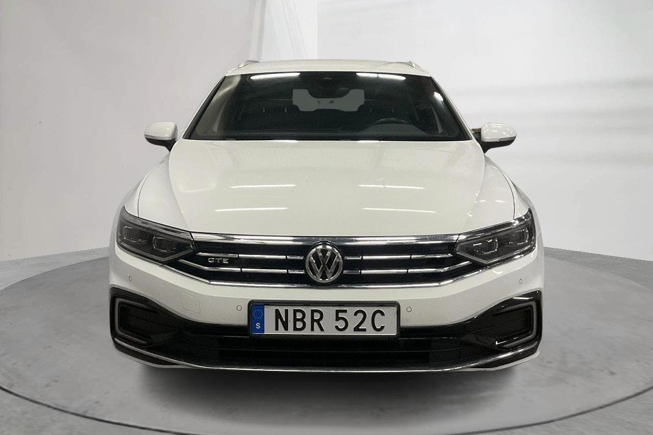 VW Passat 1.4 GTE Sportscombi (218hk) - 7 576 mil - Automat - vit - 2020