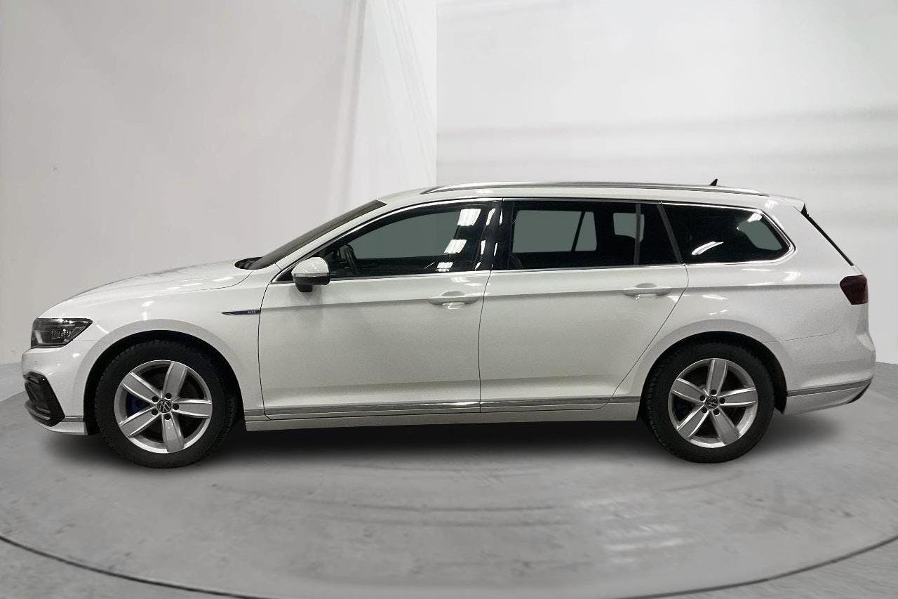 VW Passat 1.4 GTE Sportscombi (218hk) - 7 576 mil - Automat - vit - 2020