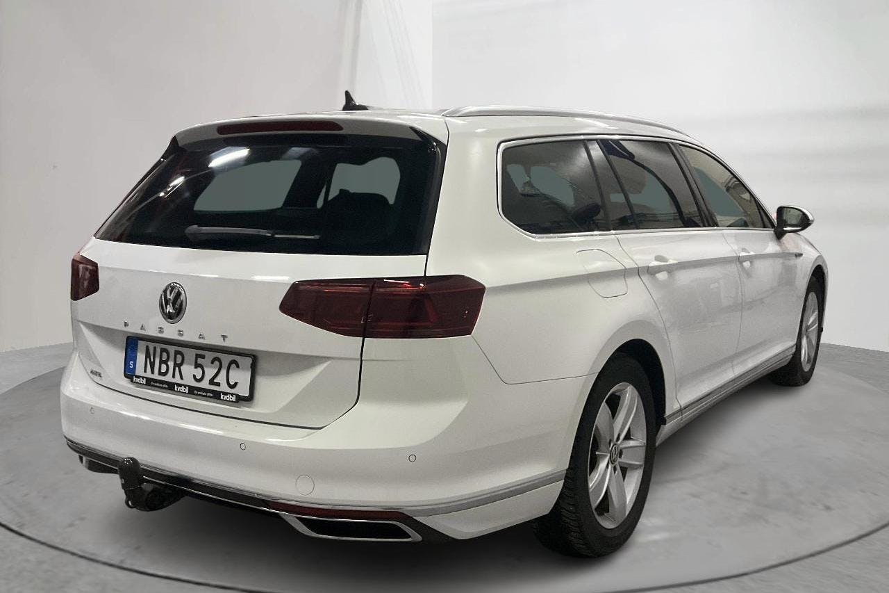 VW Passat 1.4 GTE Sportscombi (218hk) - 7 576 mil - Automat - vit - 2020