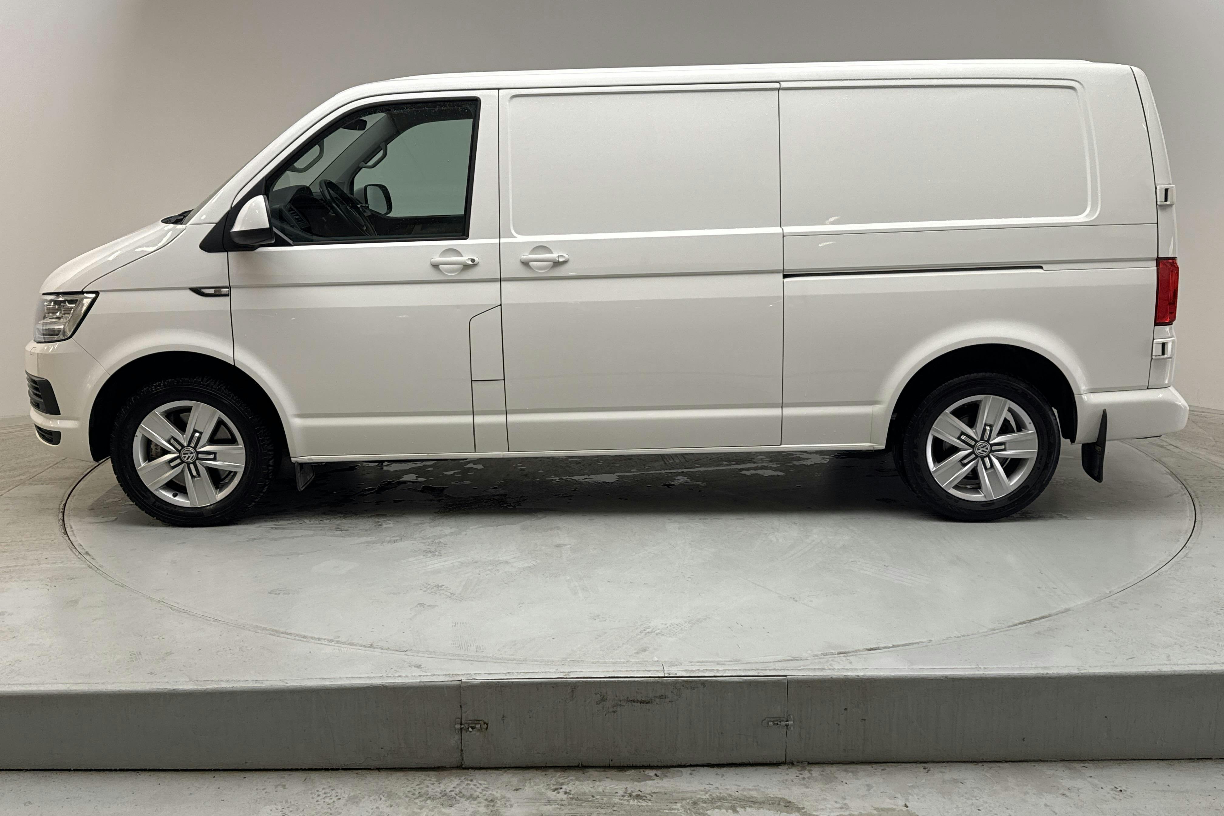 VW Transporter T6 2.0 TDI BMT (204hk) - 18 152 mil - Automat - vit - 2017