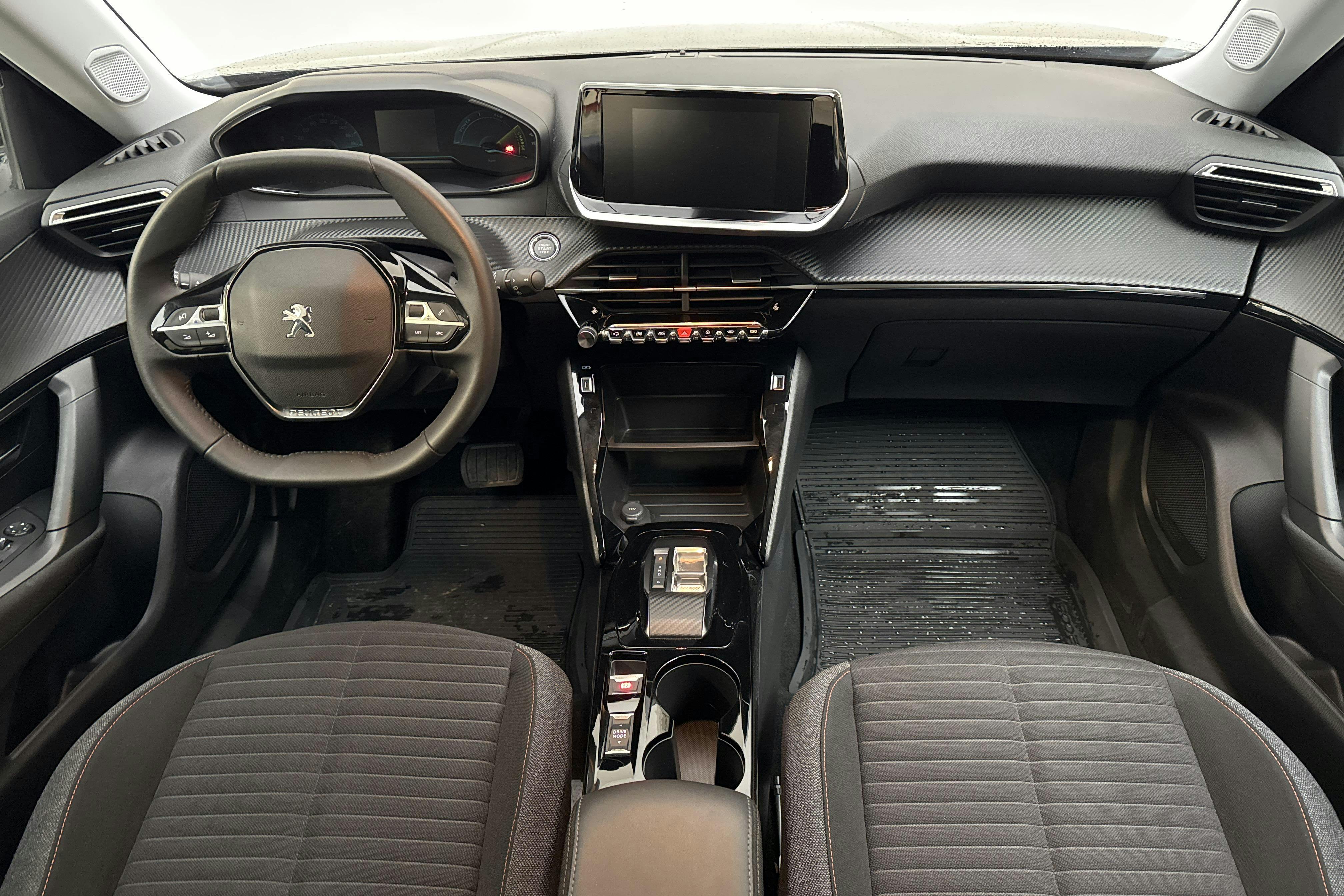 Peugeot e-2008 50 kWh (136hk) - 43 380 km - Automaatne - must - 2022