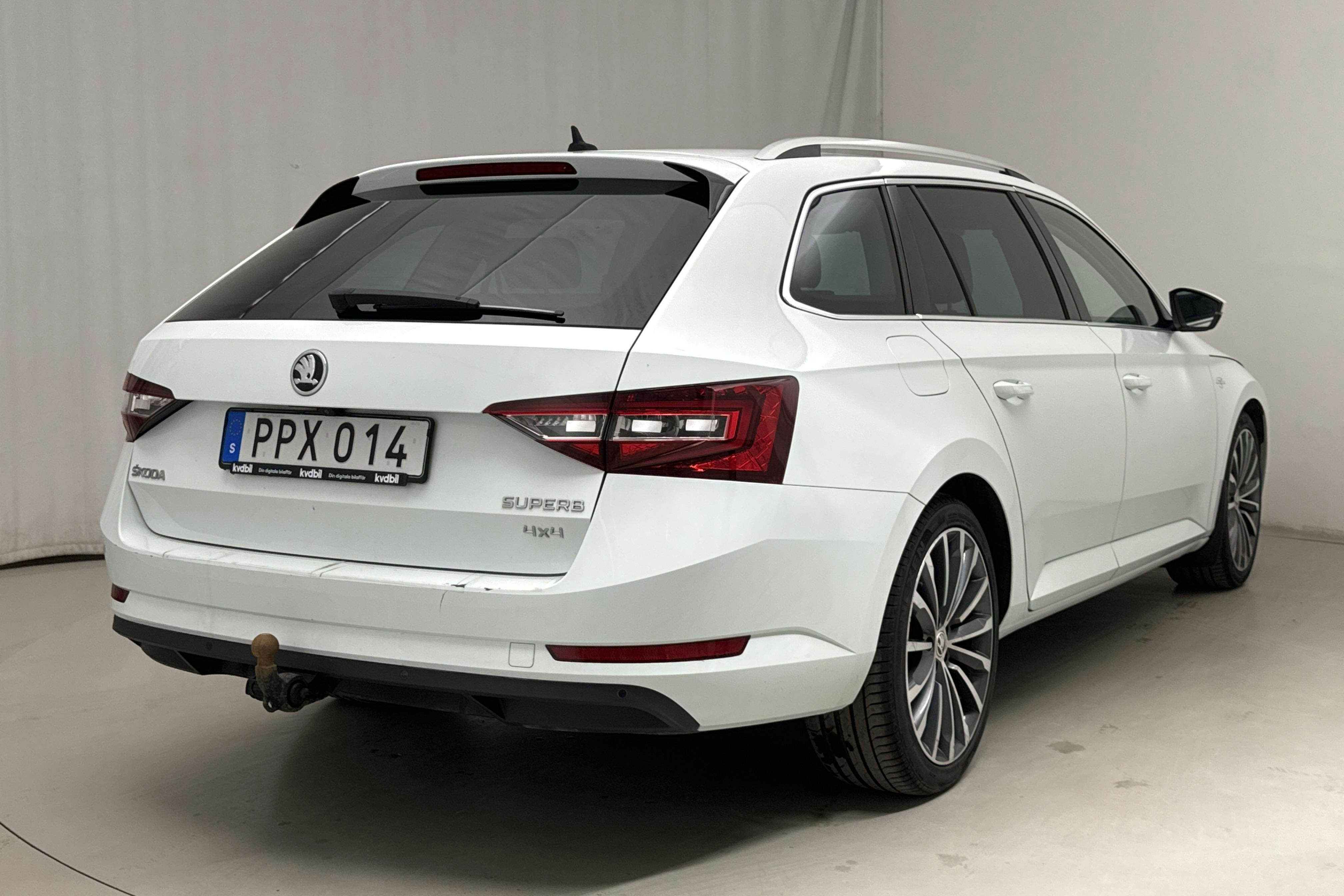 Skoda Superb 2.0 TDI 4x4 Kombi (190hk) - 8 528 mil - Automat - vit - 2018