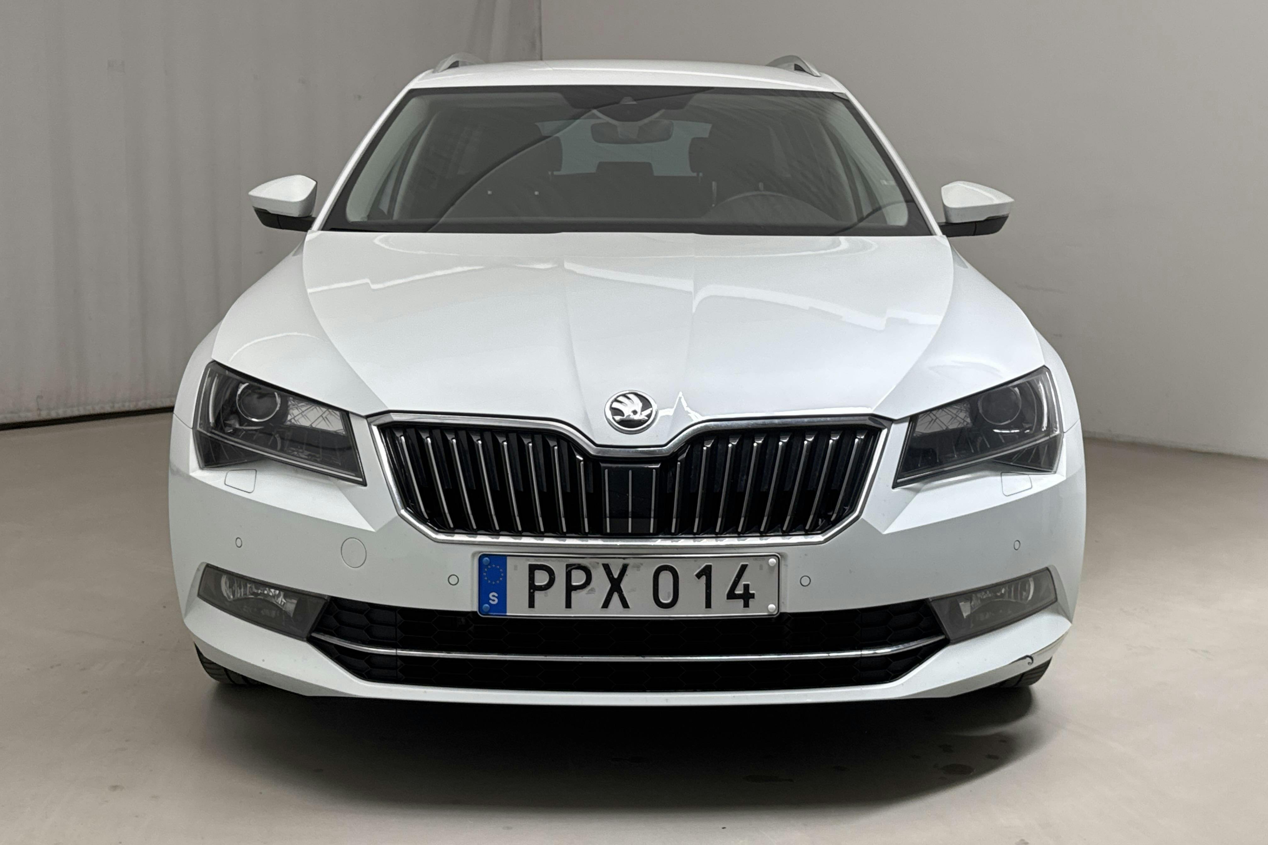 Skoda Superb 2.0 TDI 4x4 Kombi (190hk) - 8 528 mil - Automat - vit - 2018