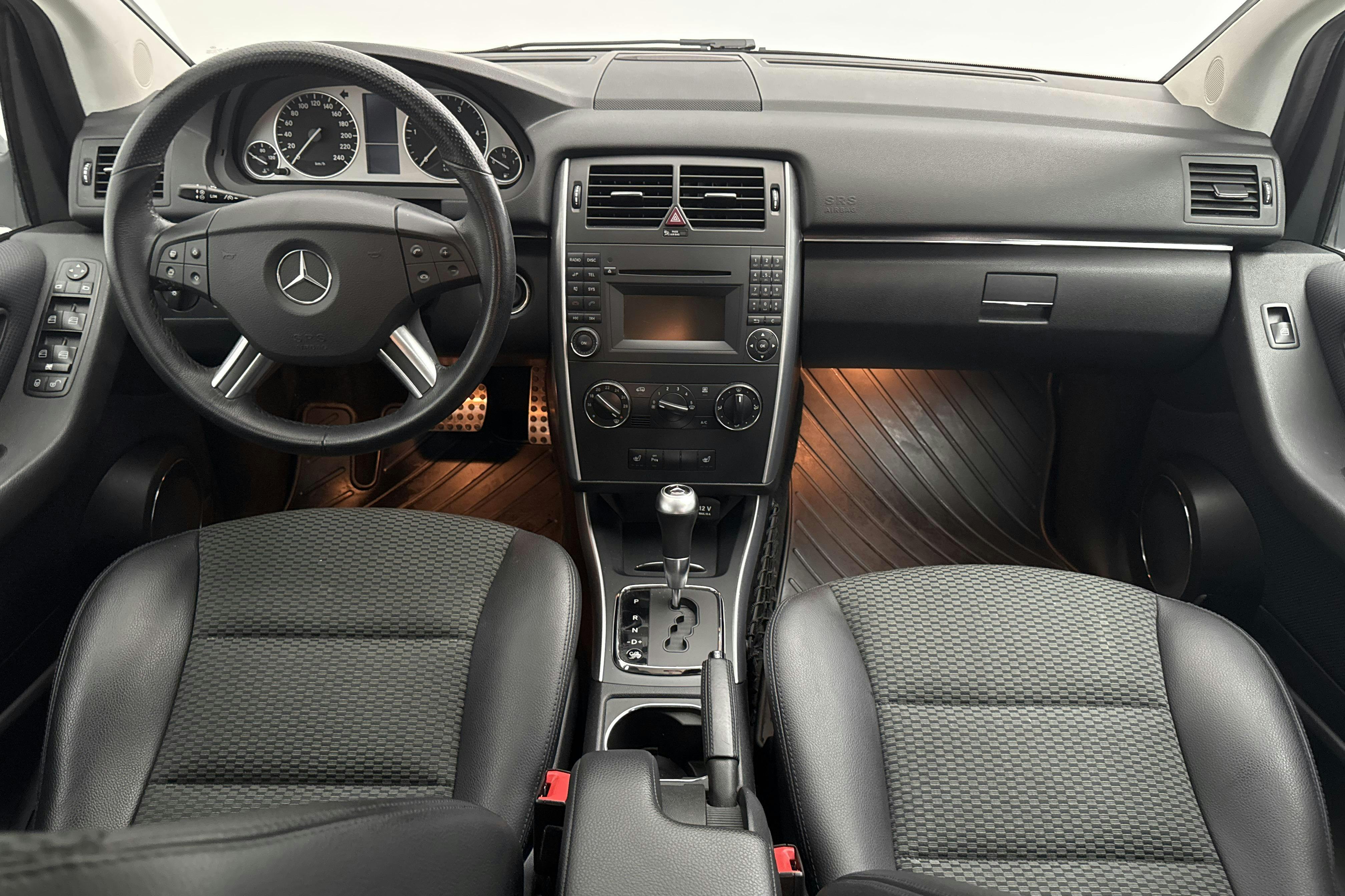 Mercedes B 180 CDI (109hk) - 92 830 km - Automatyczna - Light Grey - 2010