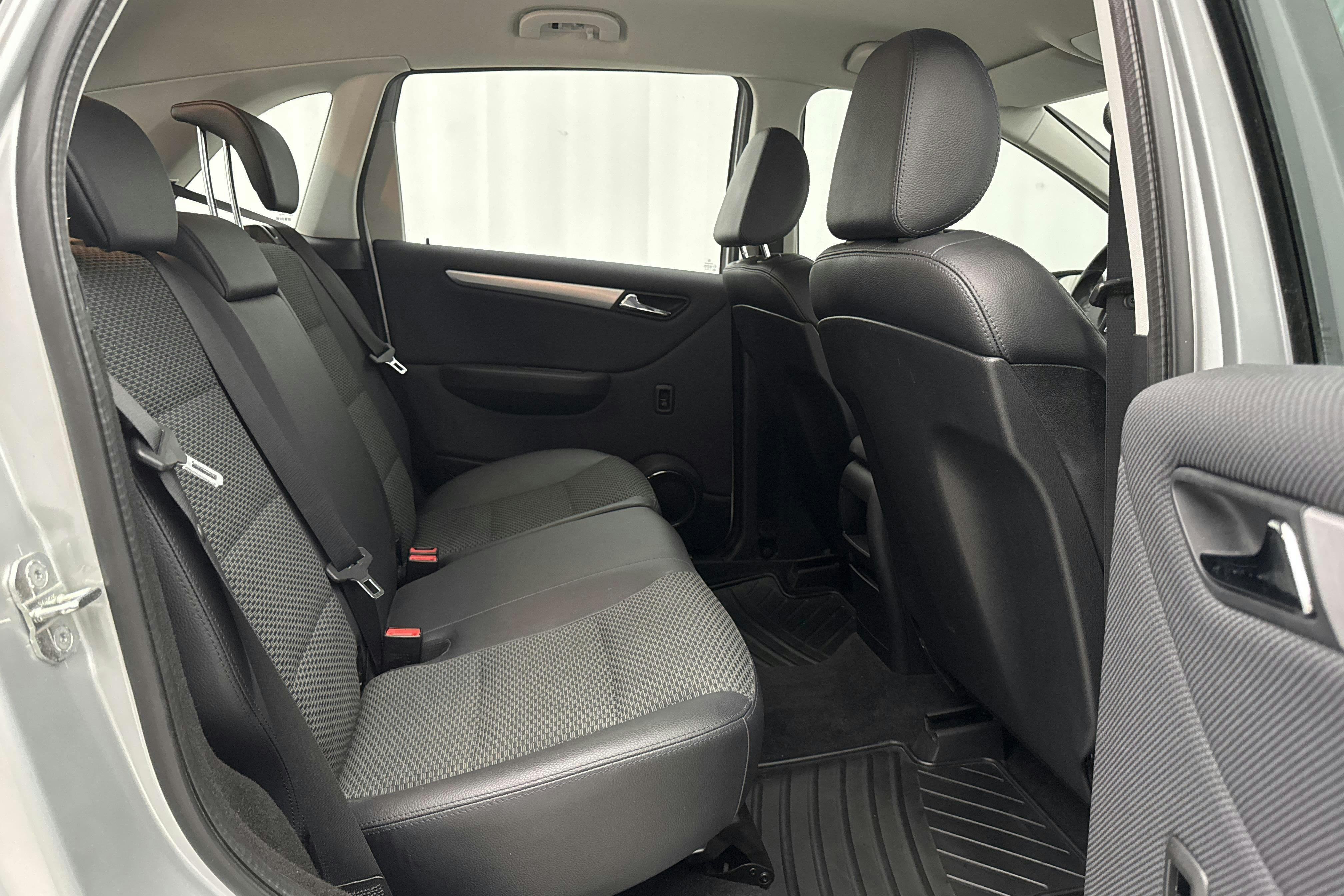 Mercedes B 180 CDI (109hk) - 92 830 km - Automatyczna - Light Grey - 2010