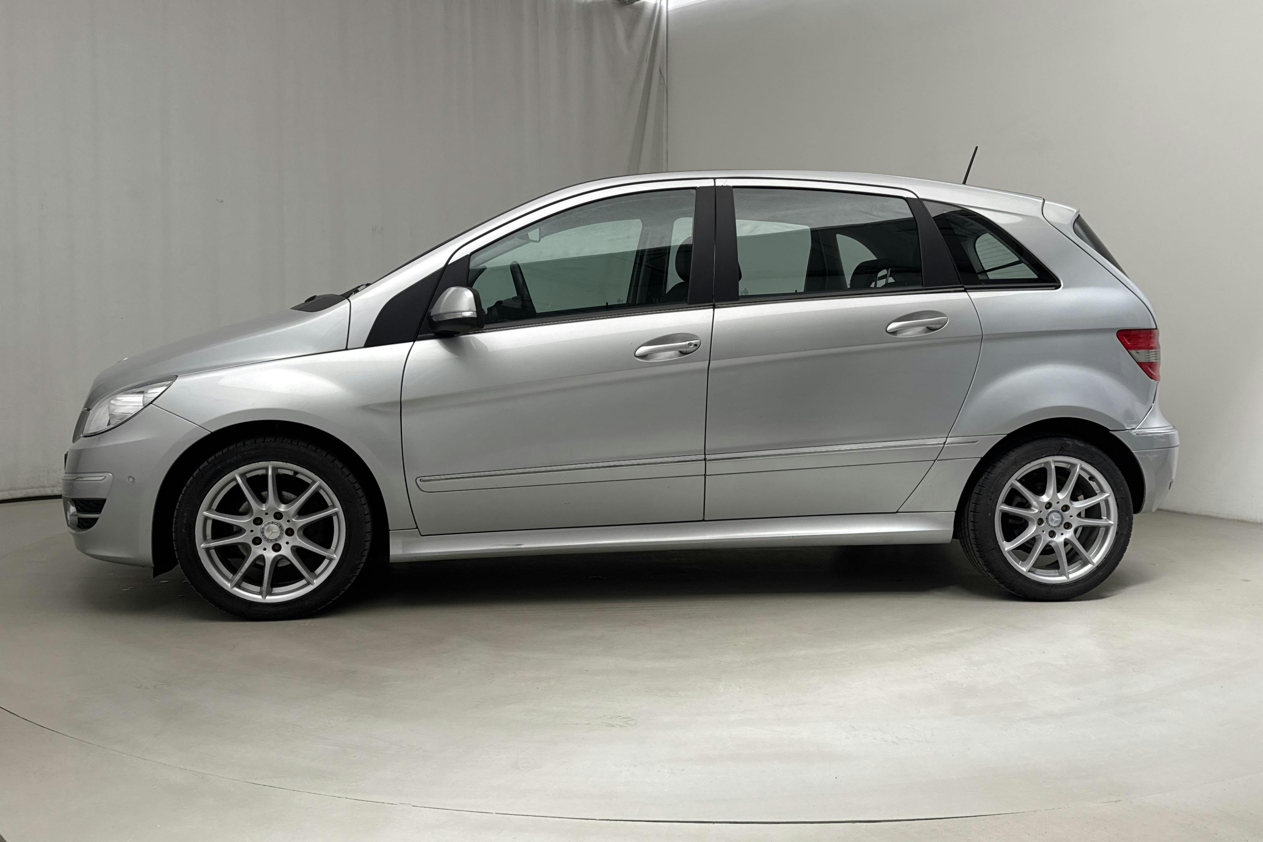 Mercedes B 180 CDI (109hk) - 92 830 km - Automaatne - Light Grey - 2010
