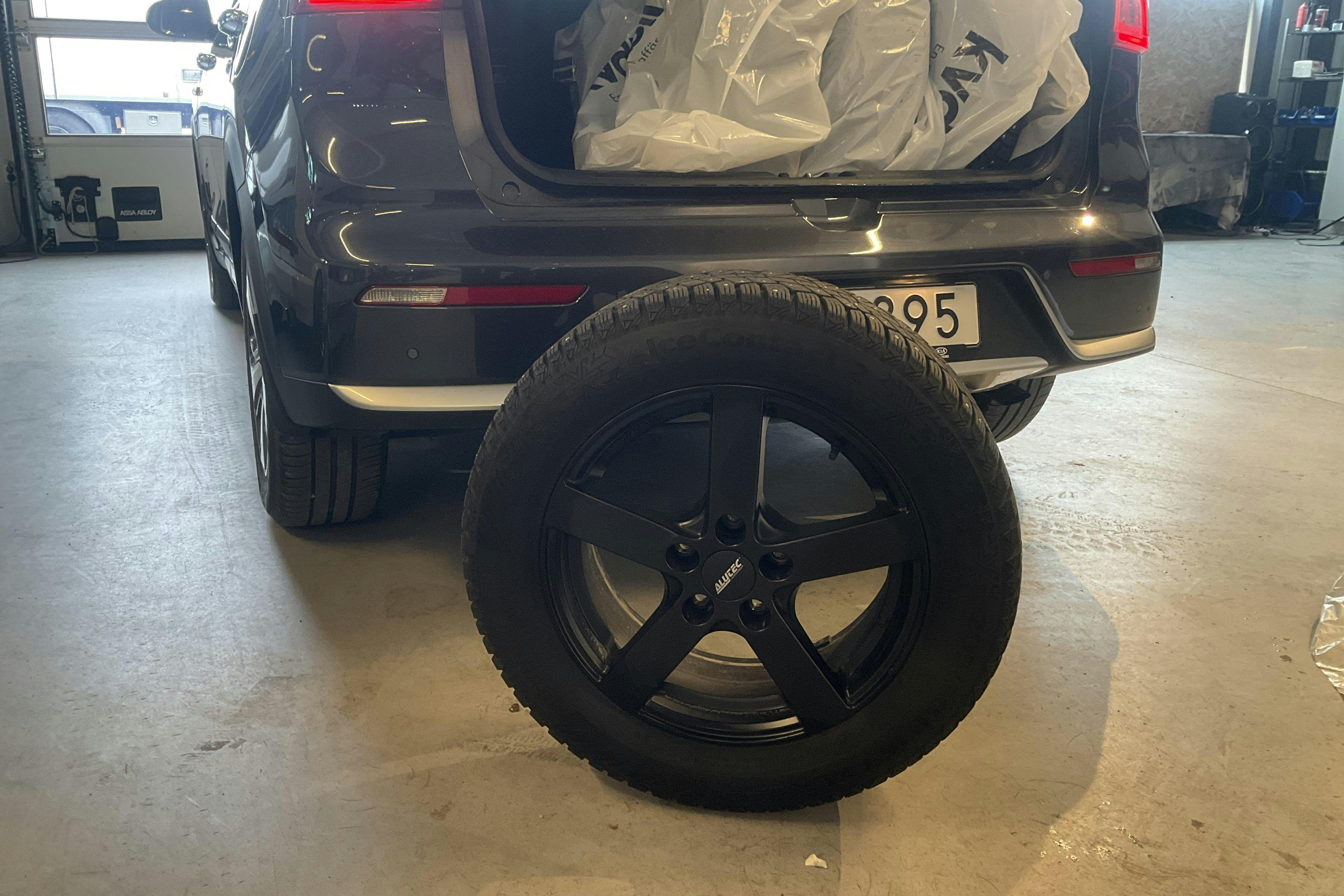 KIA Niro Hybrid 1.6 (141hk) - 65 120 km - Automatic - gray - 2018