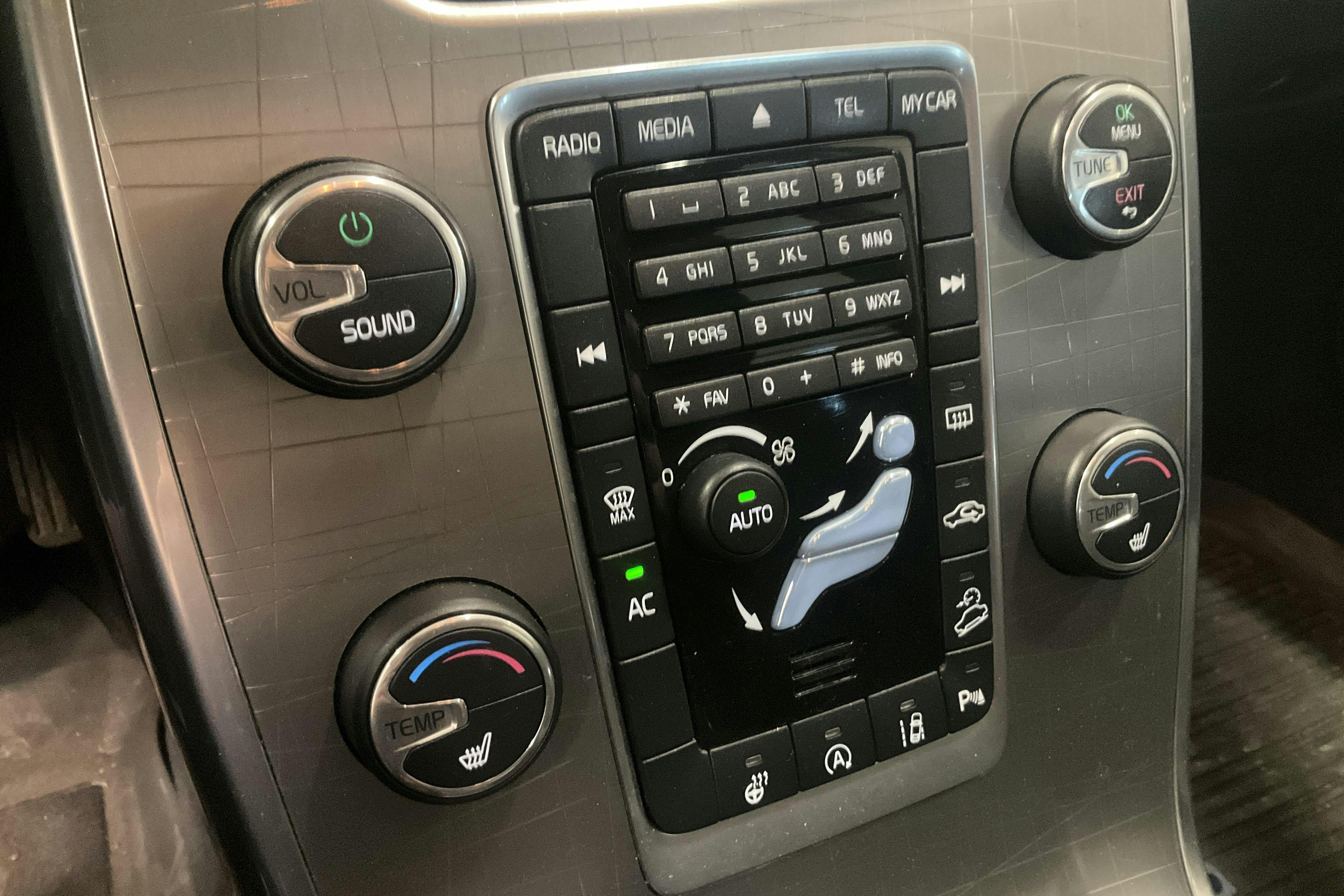 Volvo XC70 II D4 AWD (181hk) - 215 370 km - Manualna - niebieski - 2014