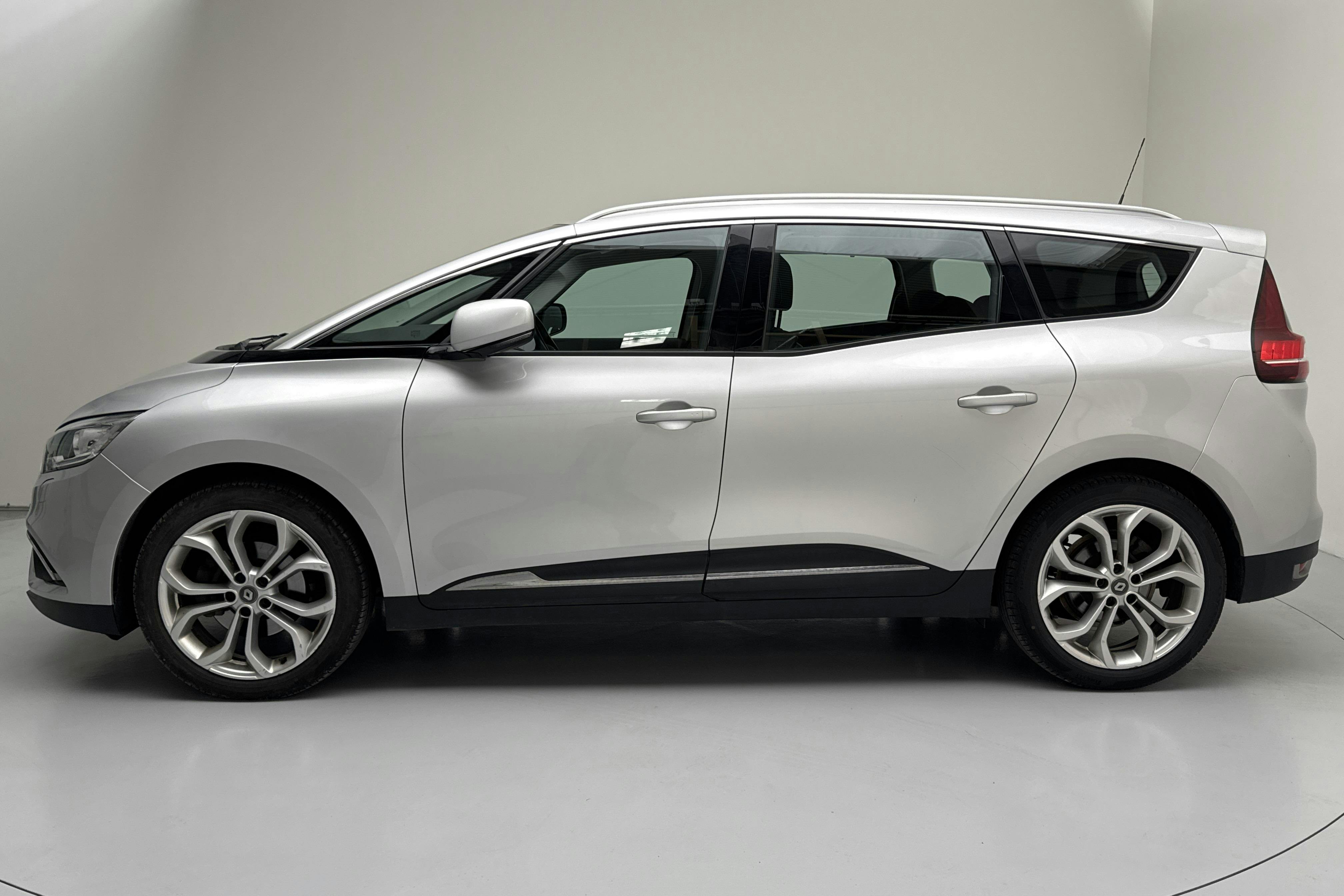 Renault Grand Scénic 1.5 dCi (110hk) - 13 683 mil - Manuell - silver - 2017