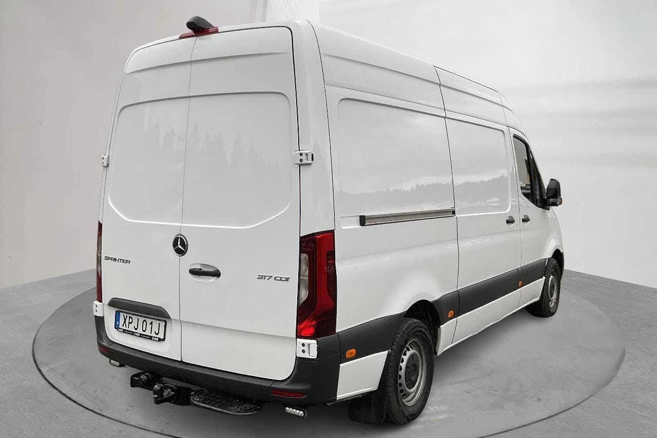 Mercedes Sprinter 317 CDI Skåp RWD (170hk) - 215 040 km - Automaatne - valge - 2023