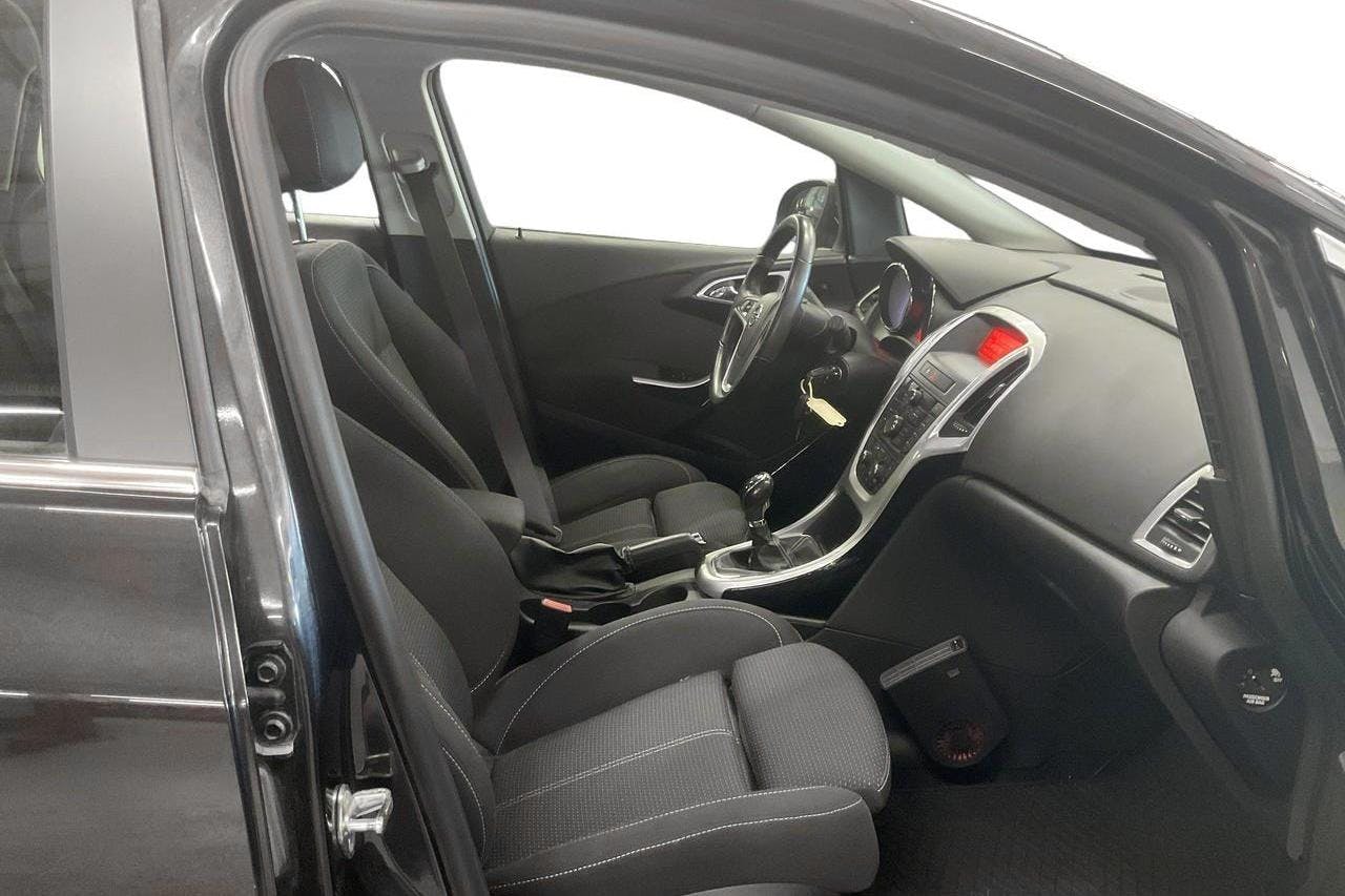 Opel Astra 1.7 CDTI ecoFLEX Sports Tourer (130hk) - 14 100 mil - Manuell - svart - 2012