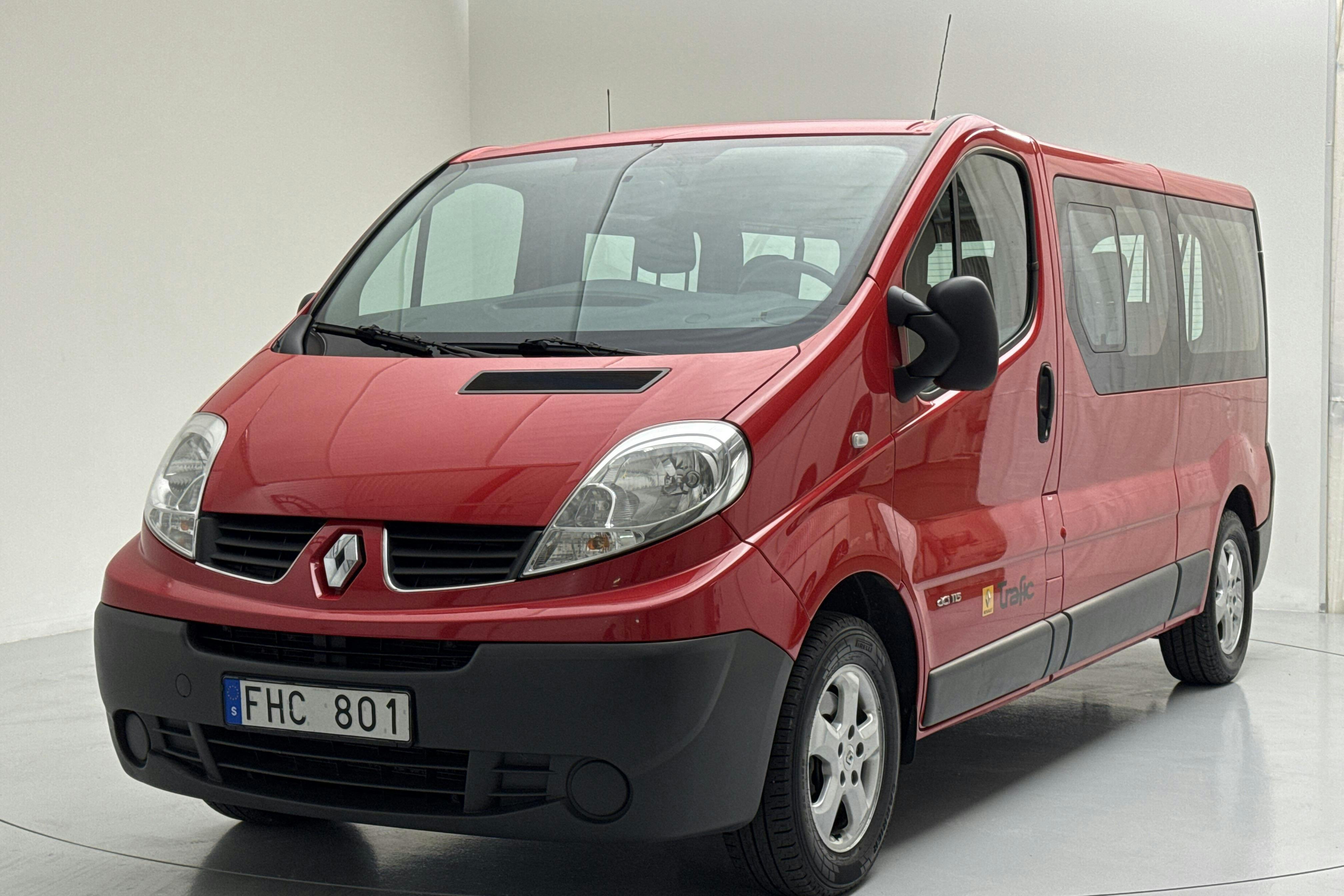 Renault Trafic 2.0 dCi Buss (115hk) - 82 120 km - Manual - red - 2011