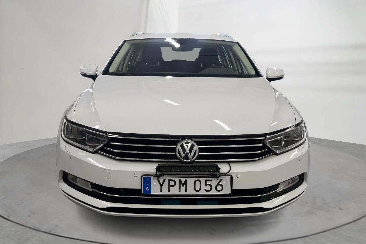 VW Passat 1.4 TSI Sportscombi (150hk) - 9 429 mil - Automat - vit - 2018
