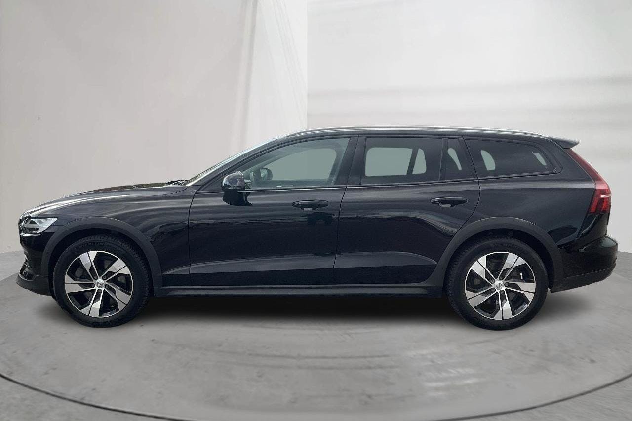 Volvo V60 B4 Cross Country AWD Mildhybrid, Diesel (197hk) - 2 681 mil - Automat - svart - 2024