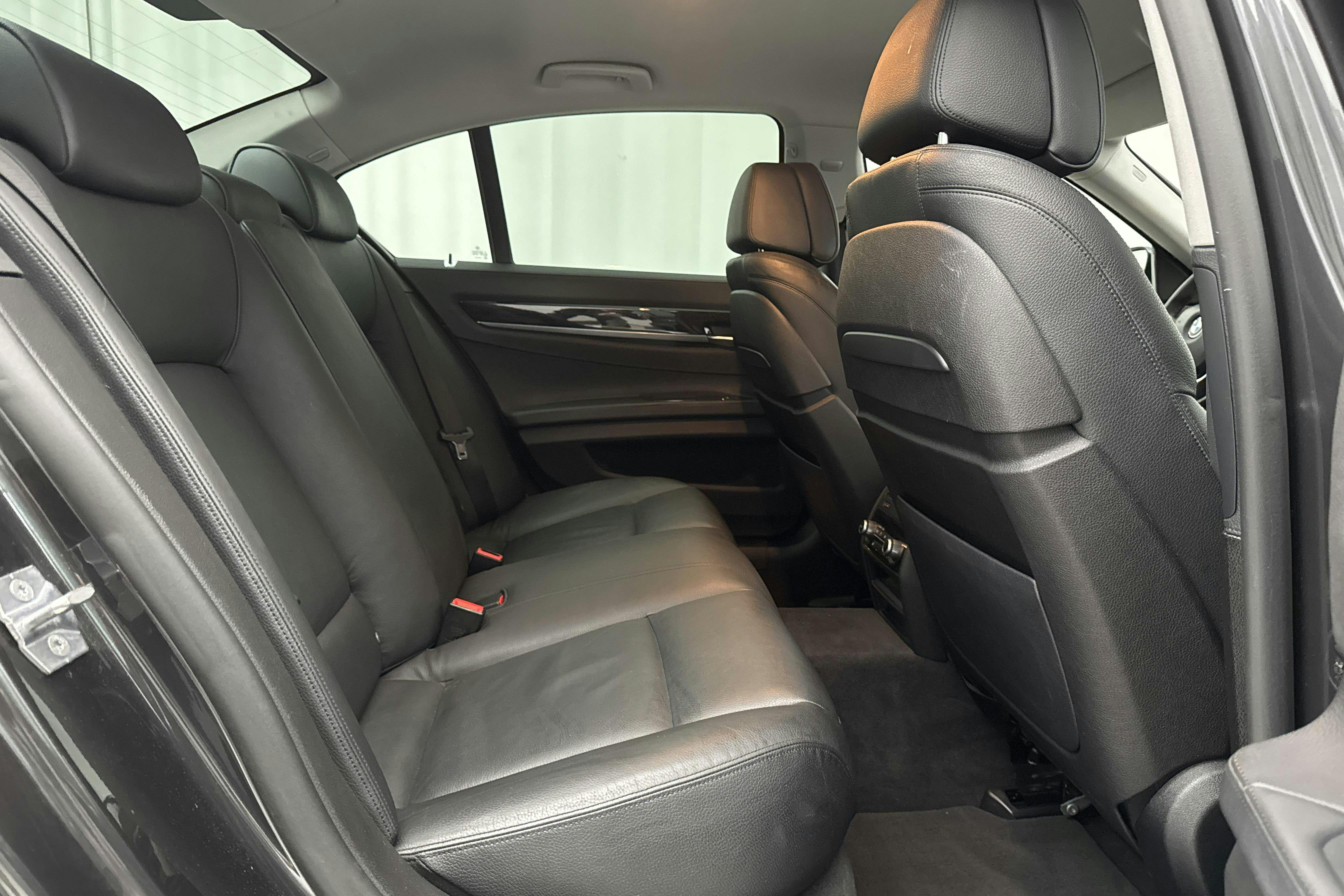 BMW 730d xDrive Sedan, F01 (258hk) - 172 210 km - Automatic - gray - 2014