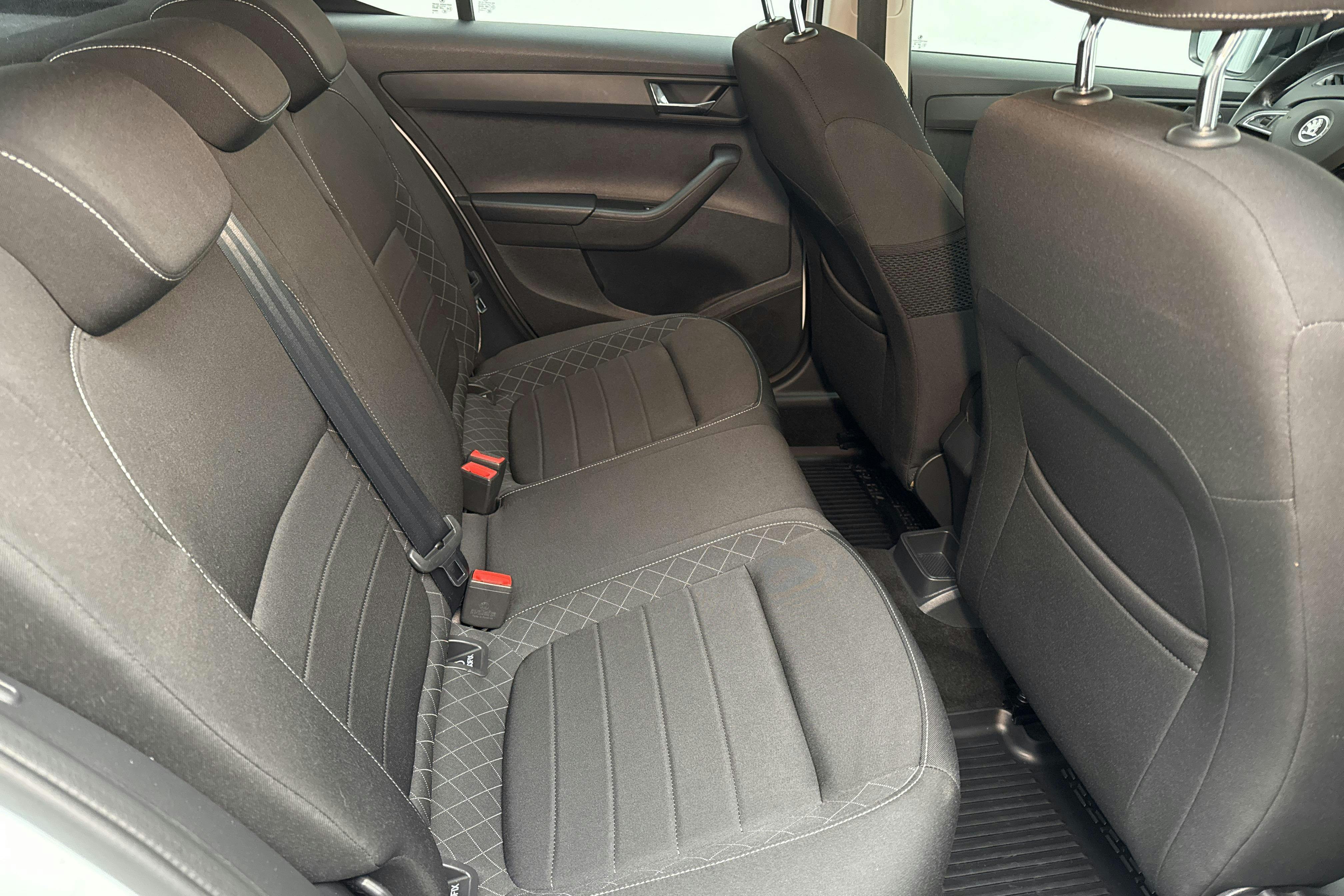 Skoda Fabia 1.2 TSI (90hk) - 111 190 km - Käsitsi - valge - 2017