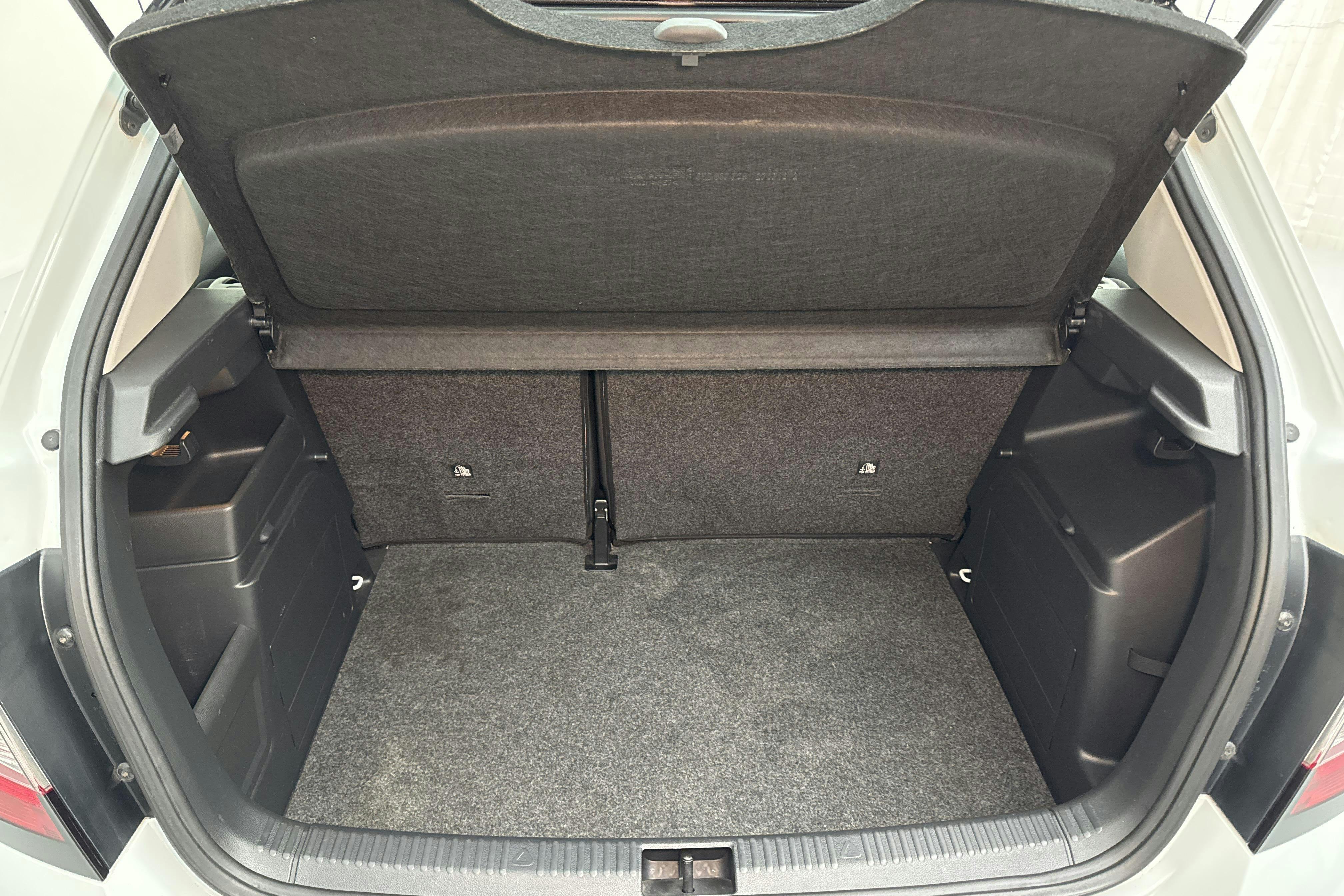 Skoda Fabia 1.2 TSI (90hk) - 111 190 km - Käsitsi - valge - 2017