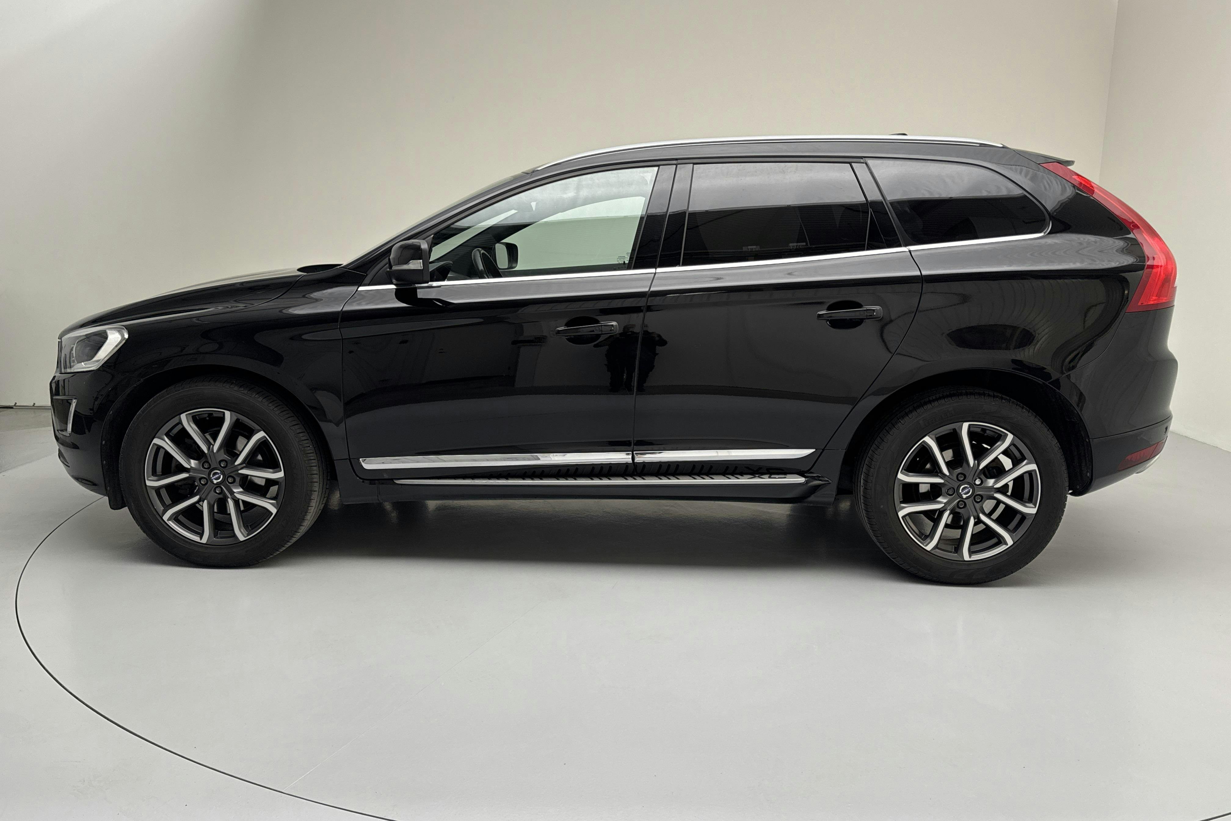 Volvo XC60 D4 AWD (190hk) - 17 124 mil - Automat - svart - 2017