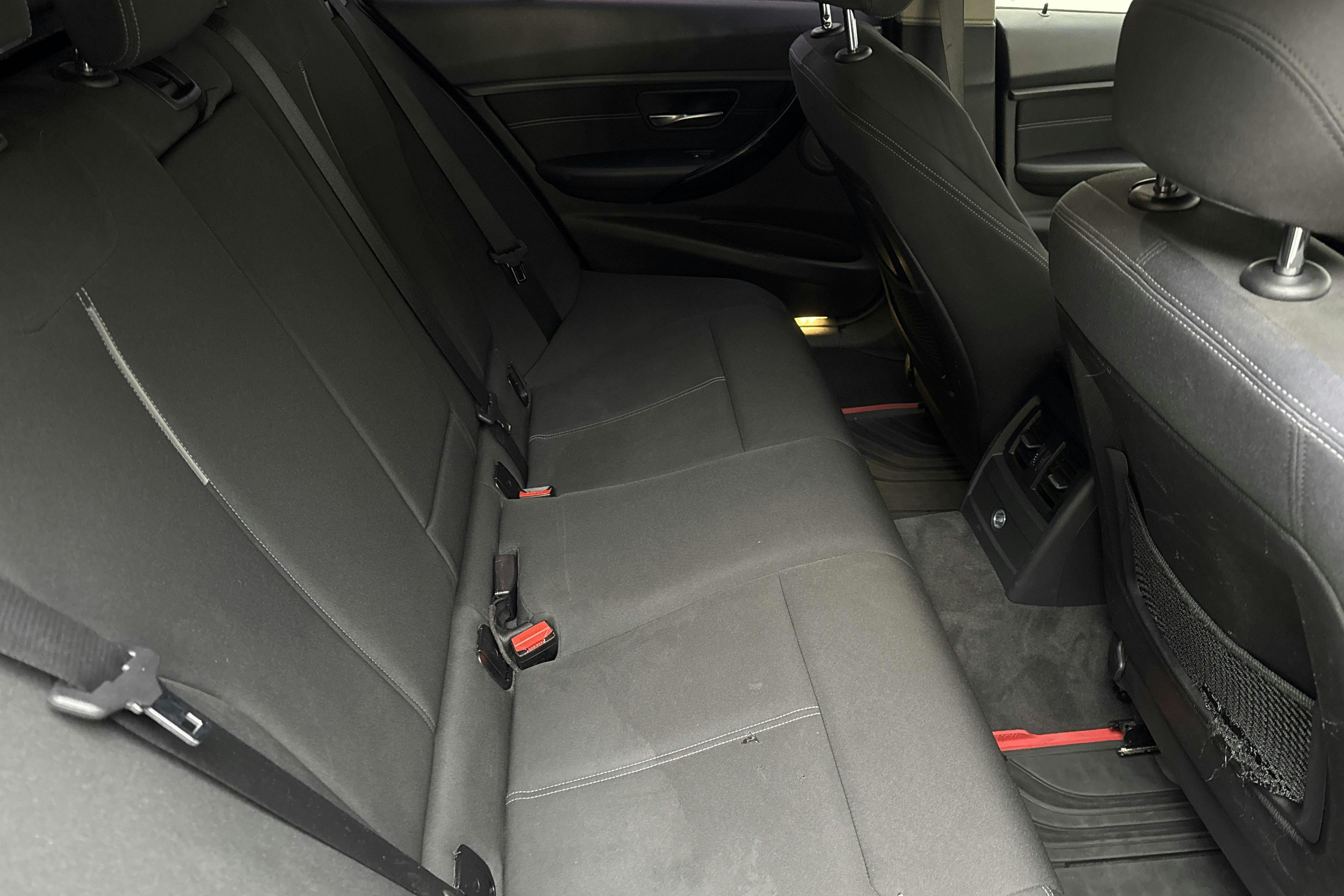 BMW 320d Touring, F31 (184hk) - 188 090 km - Automatic - black - 2013
