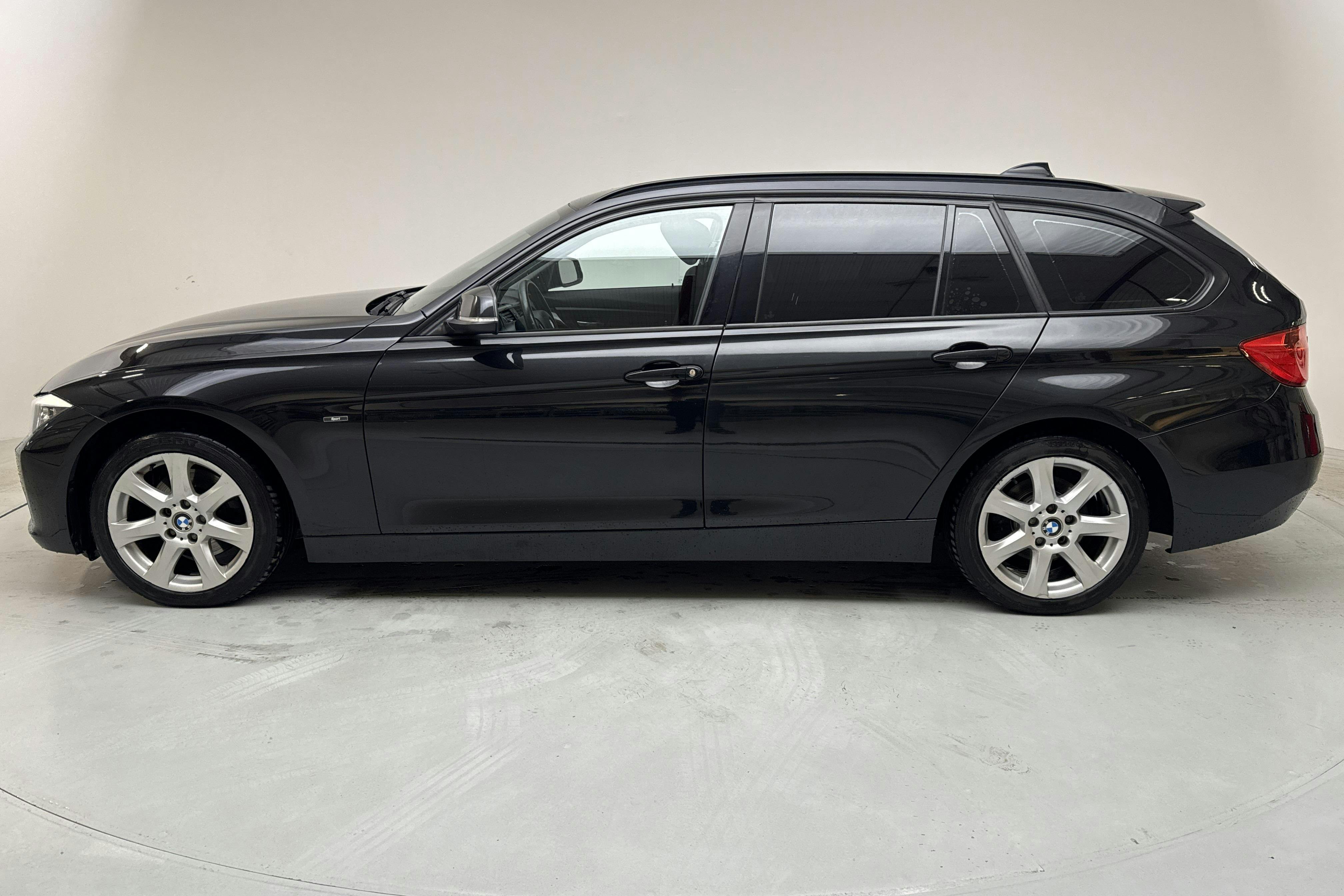 BMW 320d Touring, F31 (184hk) - 188 090 km - Automatic - black - 2013