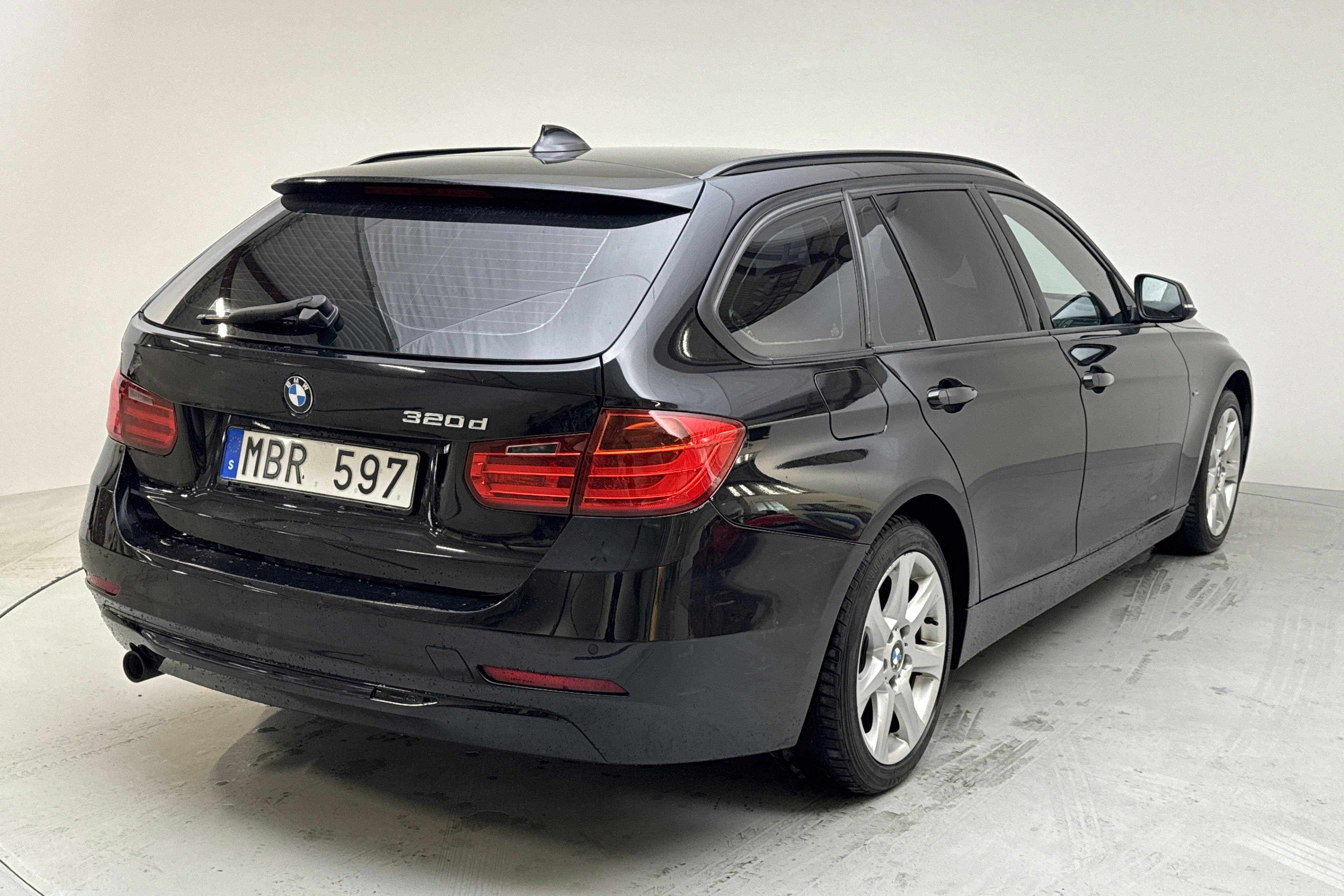 BMW 320d Touring, F31 (184hk) - 188 090 km - Automatic - black - 2013