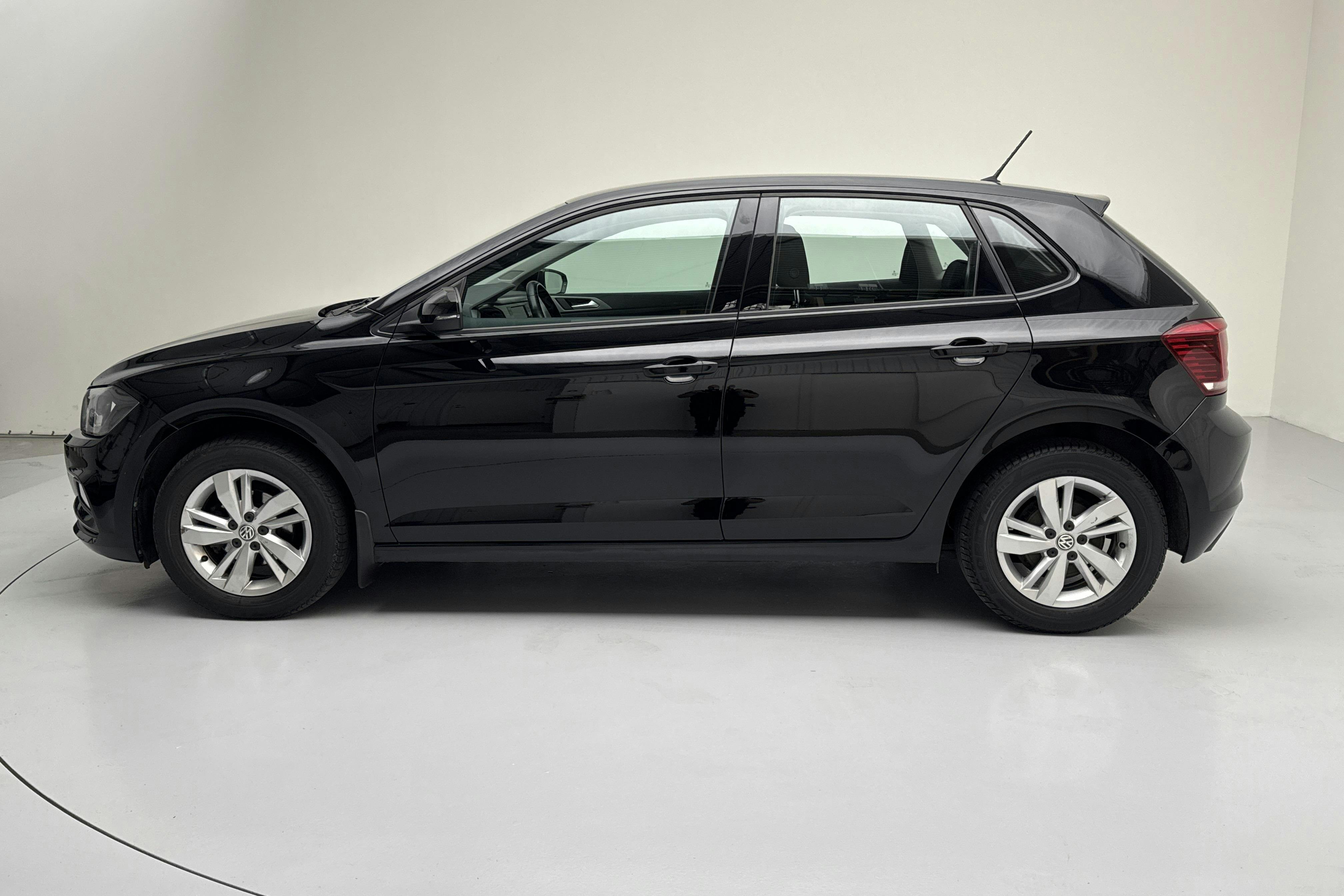 VW Polo 1.0 TSI 5dr (95hk) - 6 898 mil - Automat - svart - 2019