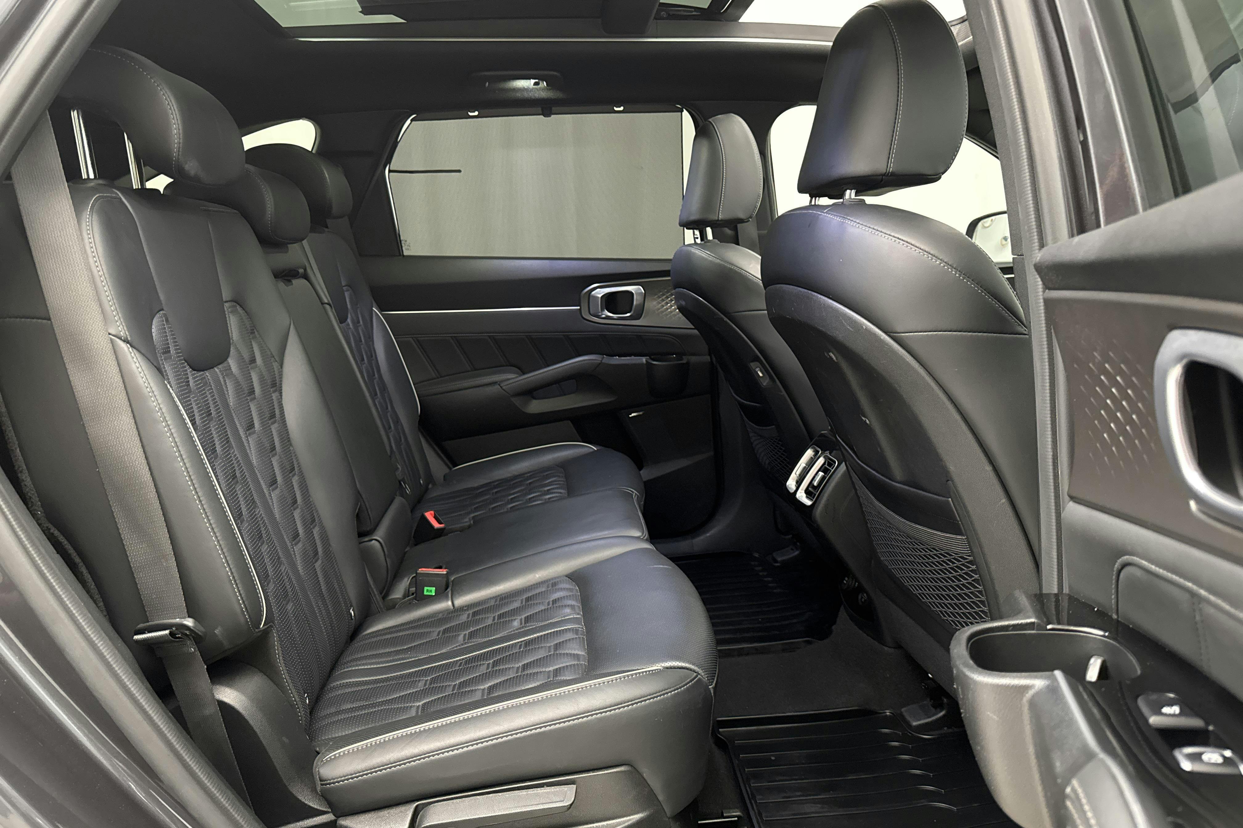 KIA Sorento 1.6 T-GDi Plug-in Hybrid AWD (265hk) - 79 680 km - Automatic - gray - 2021