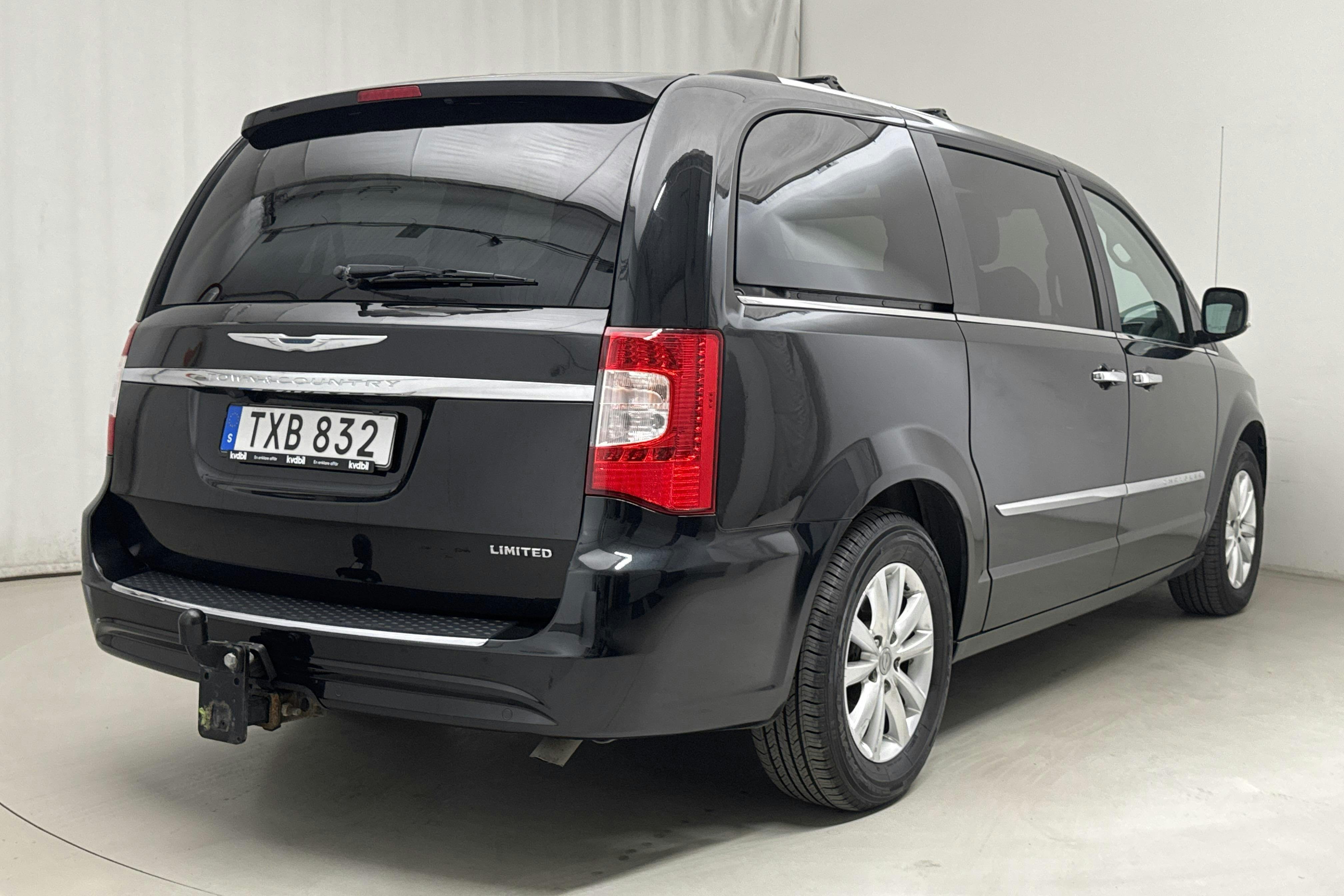 Chrysler Town & Country 3.6 V6 (287hk) - 14 881 mil - Automat - svart - 2016