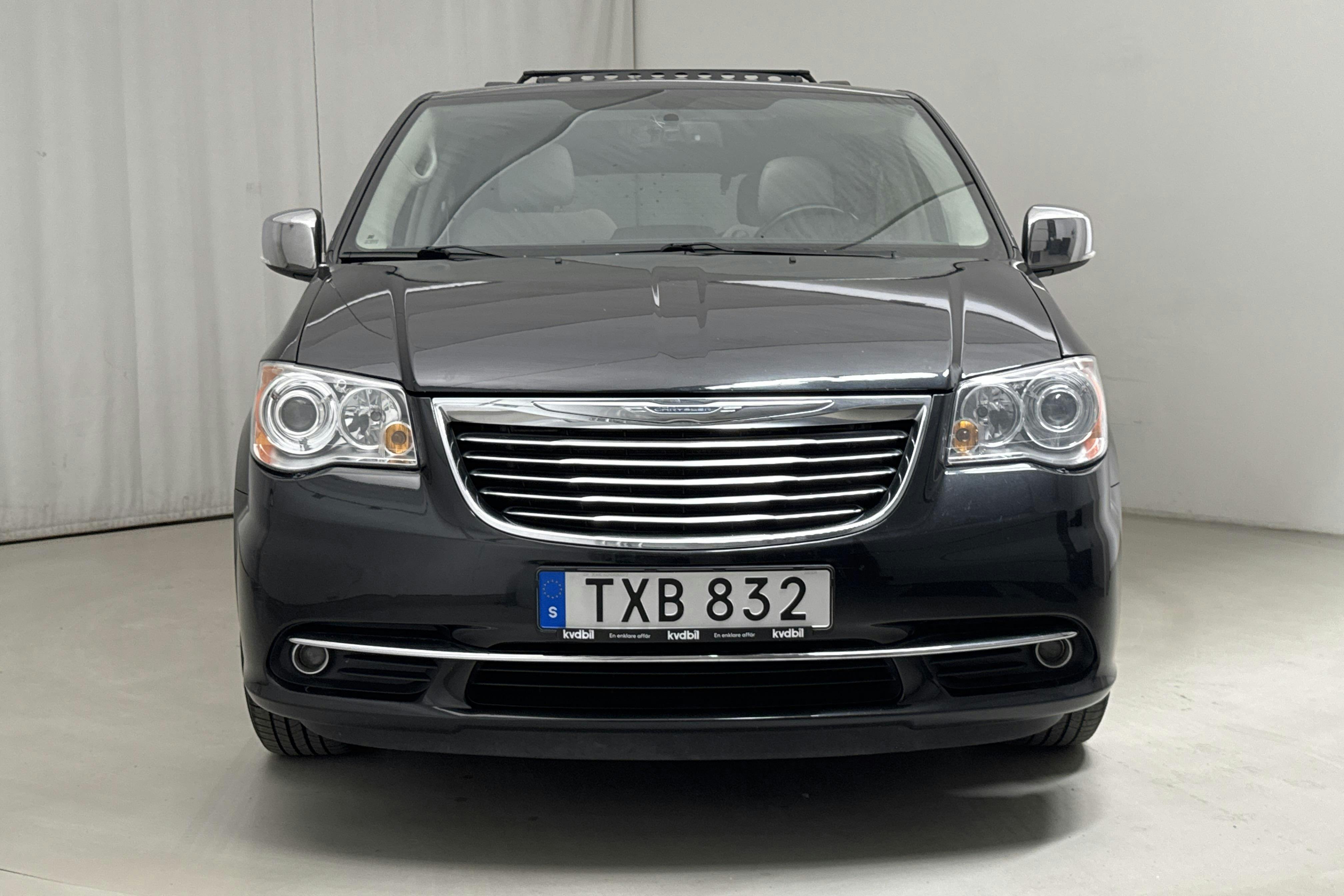 Chrysler Town & Country 3.6 V6 (287hk) - 14 881 mil - Automat - svart - 2016