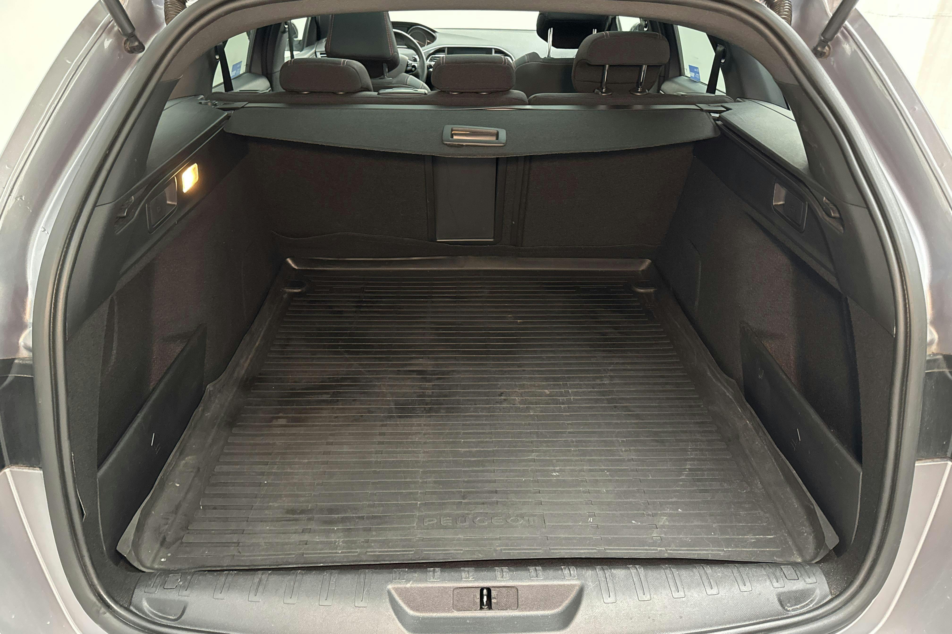 Peugeot 308 SW PureTech (130hk) - 51 820 km - Automatic - gray - 2020
