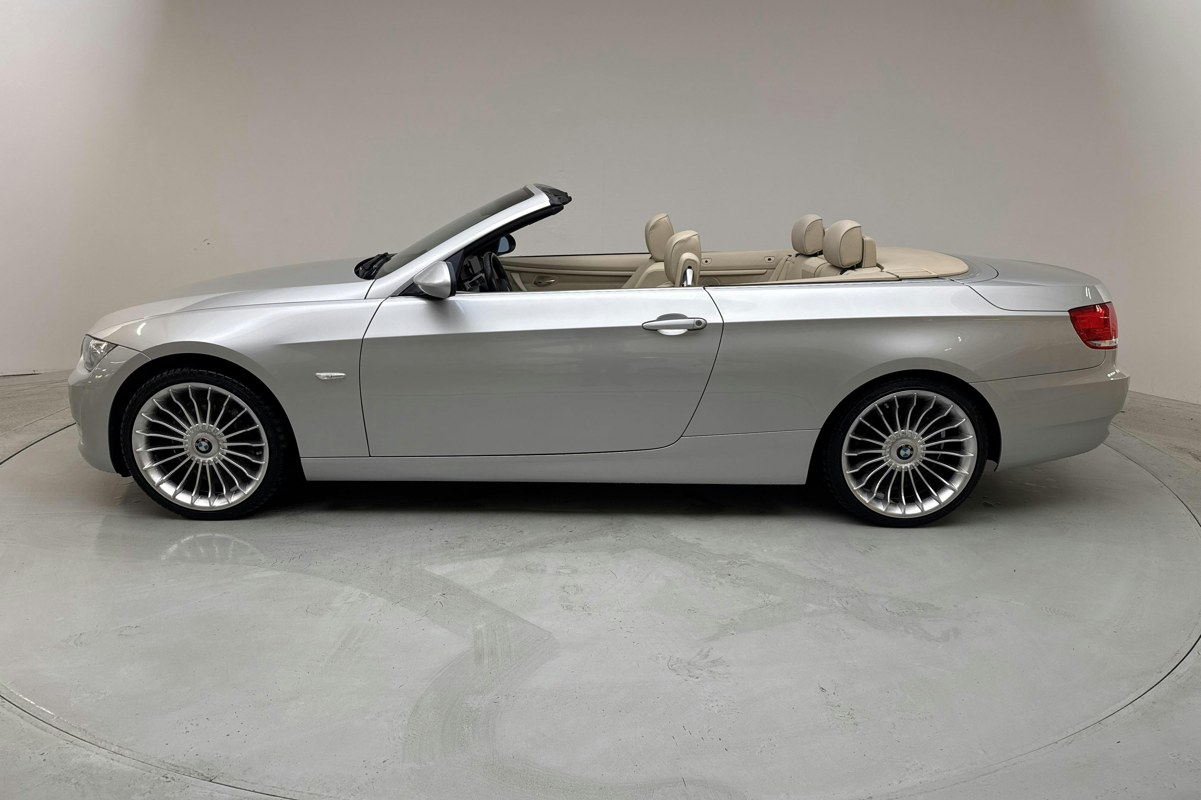 BMW 335i Cabriolet, E93 (306hk) - 10 835 mil - Automat - Light Grey - 2007