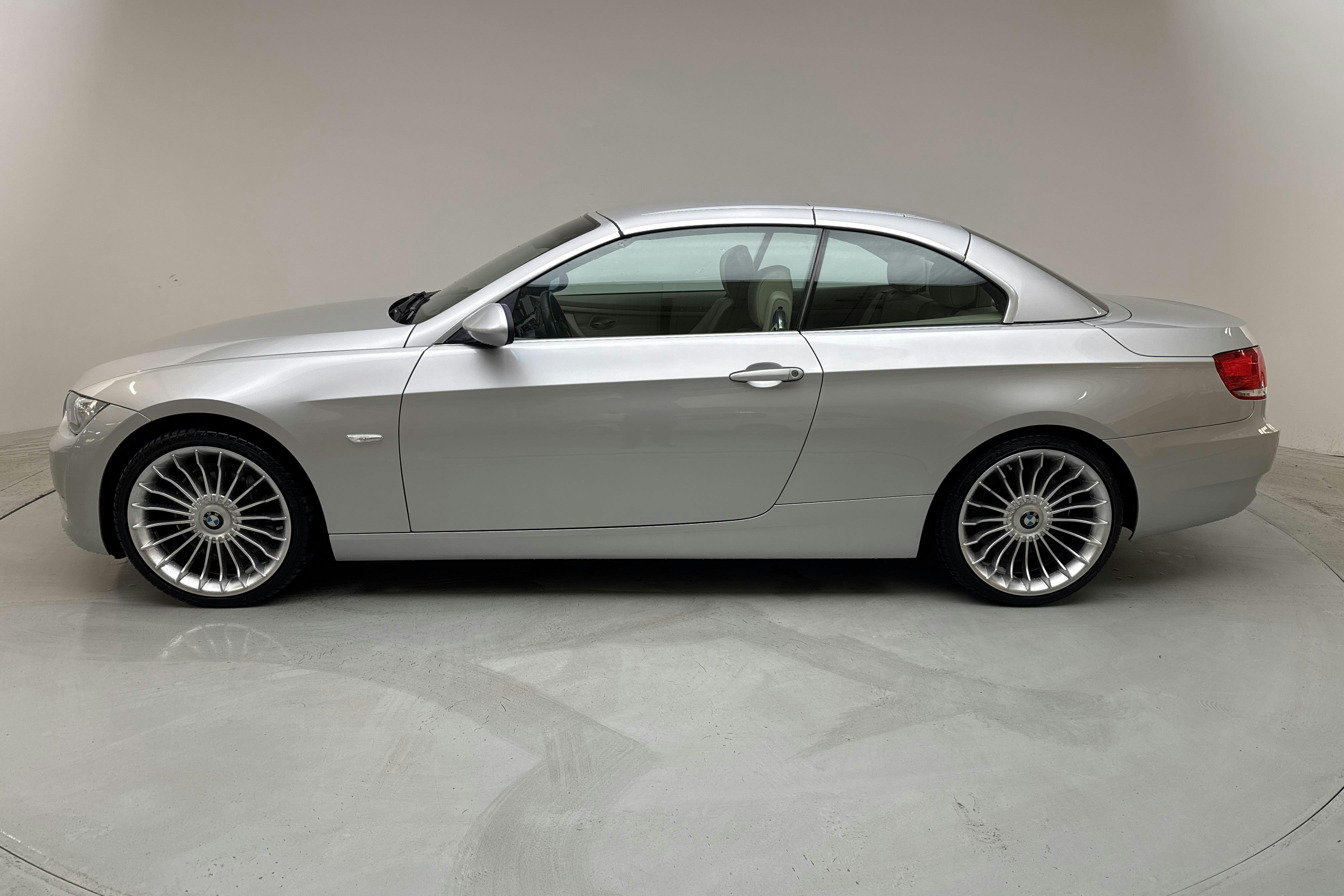 BMW 335i Cabriolet, E93 (306hk) - 10 835 mil - Automat - Light Grey - 2007