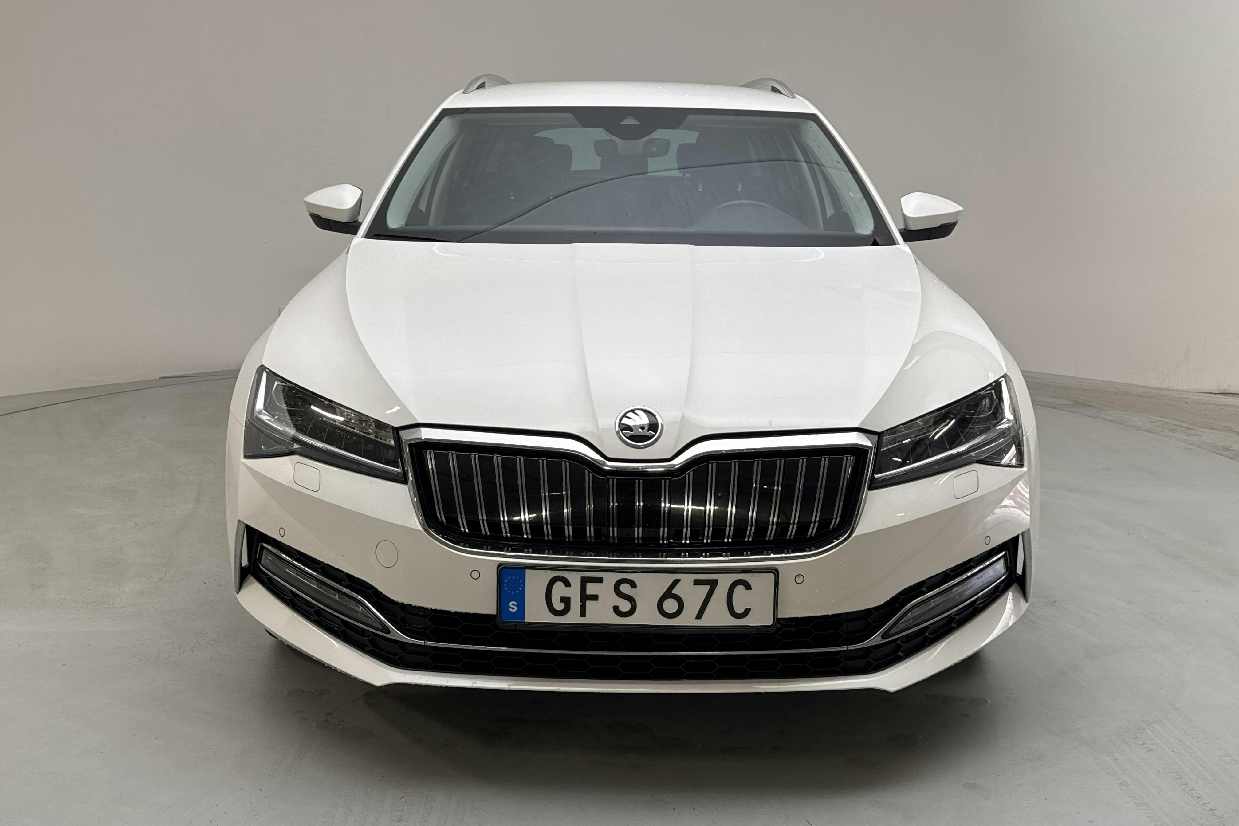 Skoda Superb 1.4 TSI PHEV Kombi (218hk) - 9 675 mil - Automat - vit - 2021