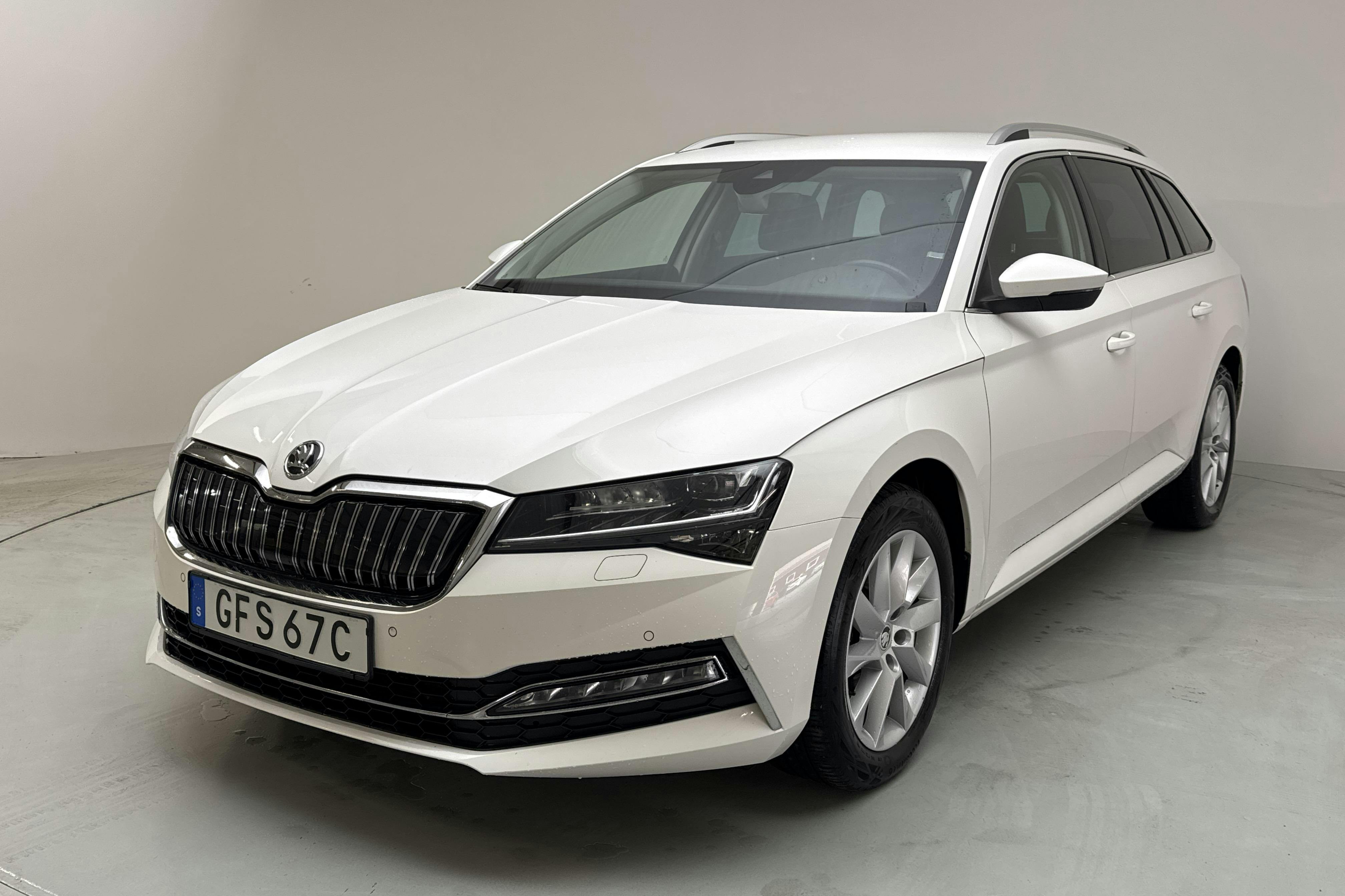 Skoda Superb 1.4 TSI PHEV Kombi (218hk) - 9 675 mil - Automat - vit - 2021