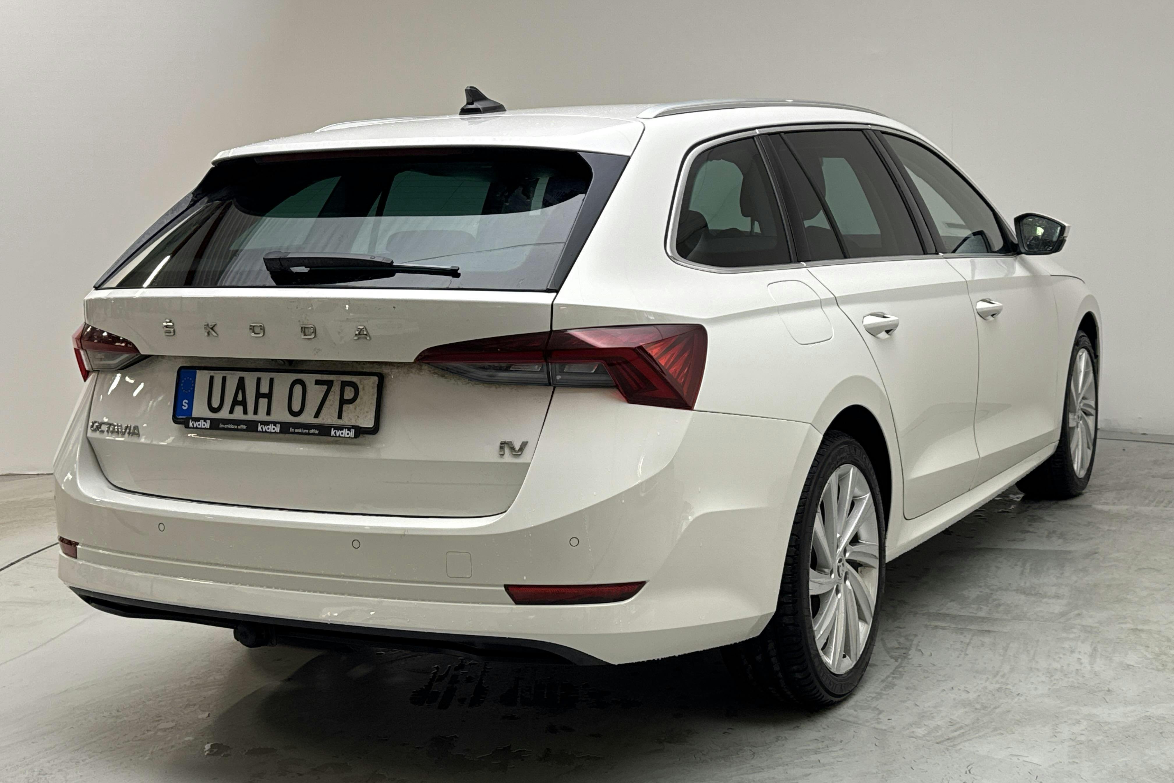 Skoda Octavia 1.4 iV PHEV Combi (204hk) - 9 703 mil - Automat - vit - 2021